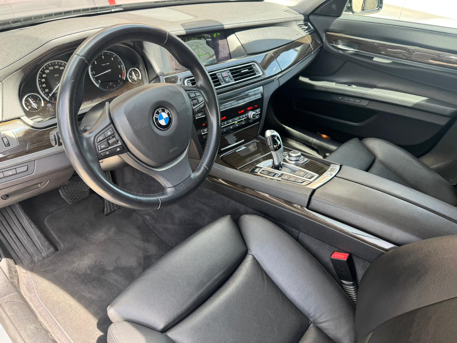 BMW 740d xDrive-image-15