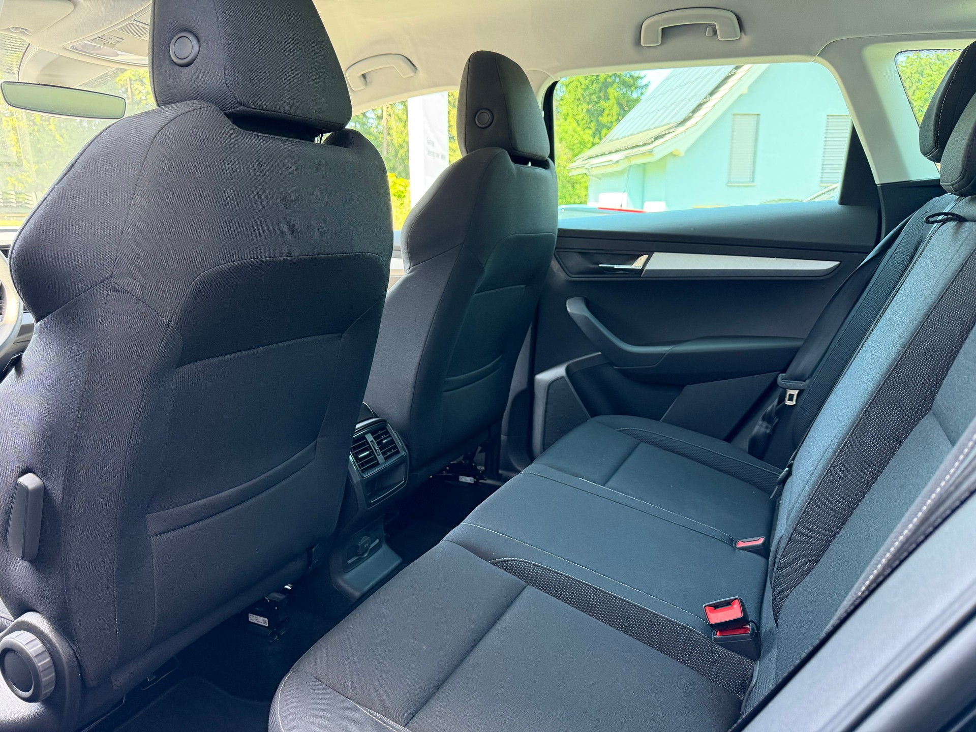 SKODA Karoq 2.0 TDI CR Selection 4x4 DSG-image-15