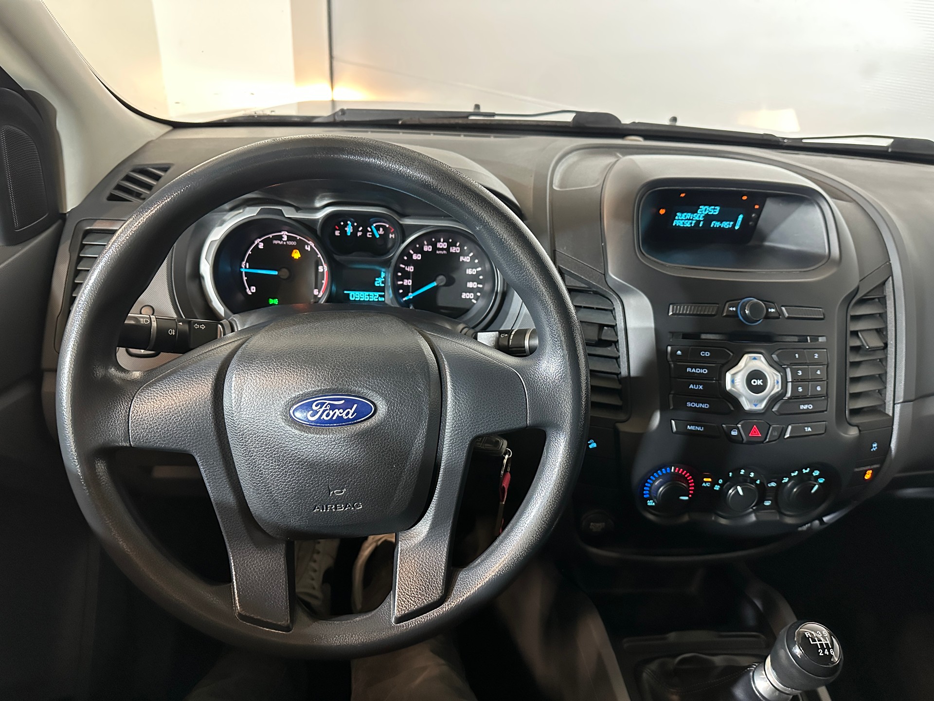 FORD Ranger XLT 2.2 TDCi 4x4-image-8