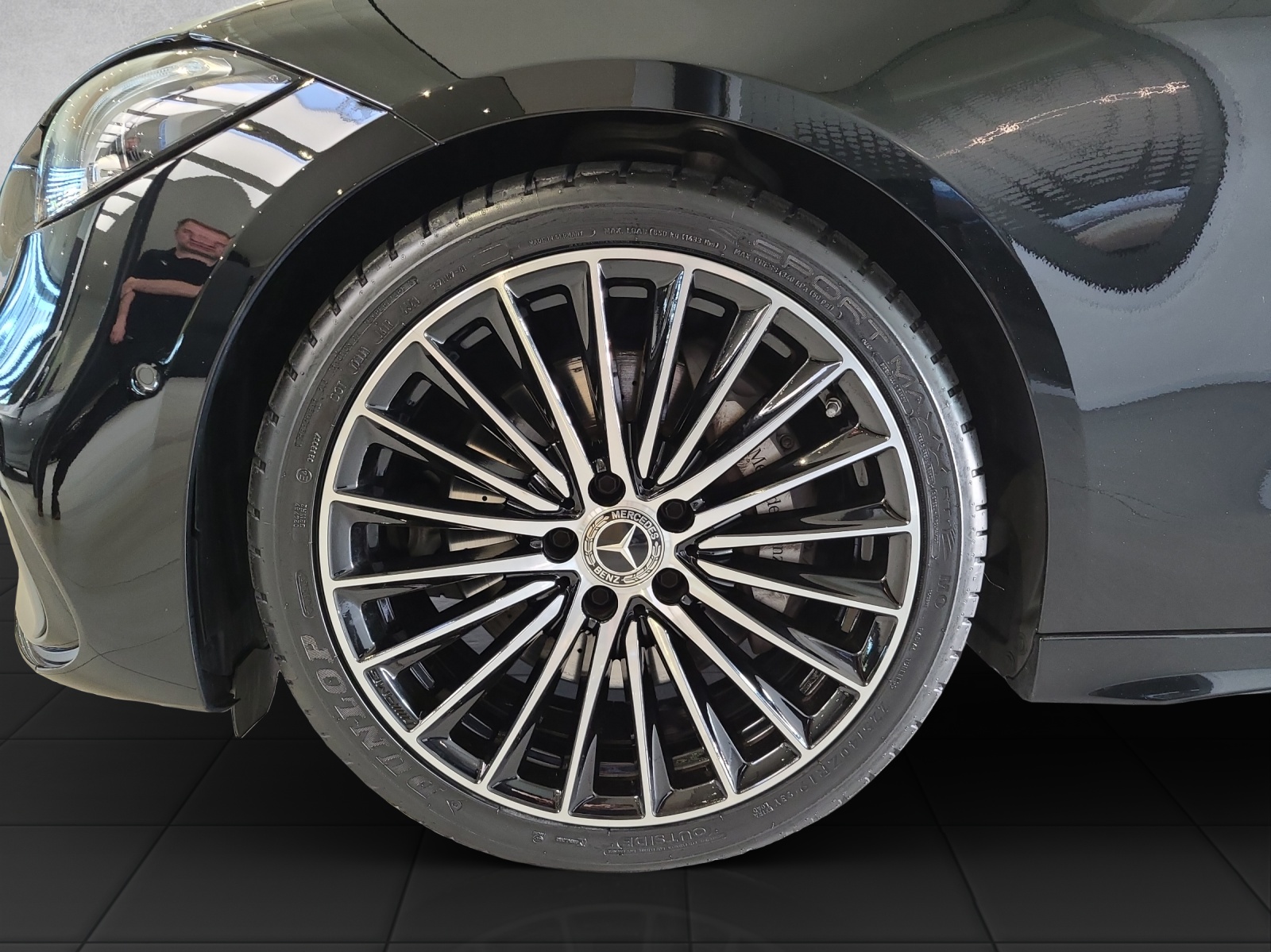 MERCEDES-BENZ C 200 4Matic AMG Line-image-9