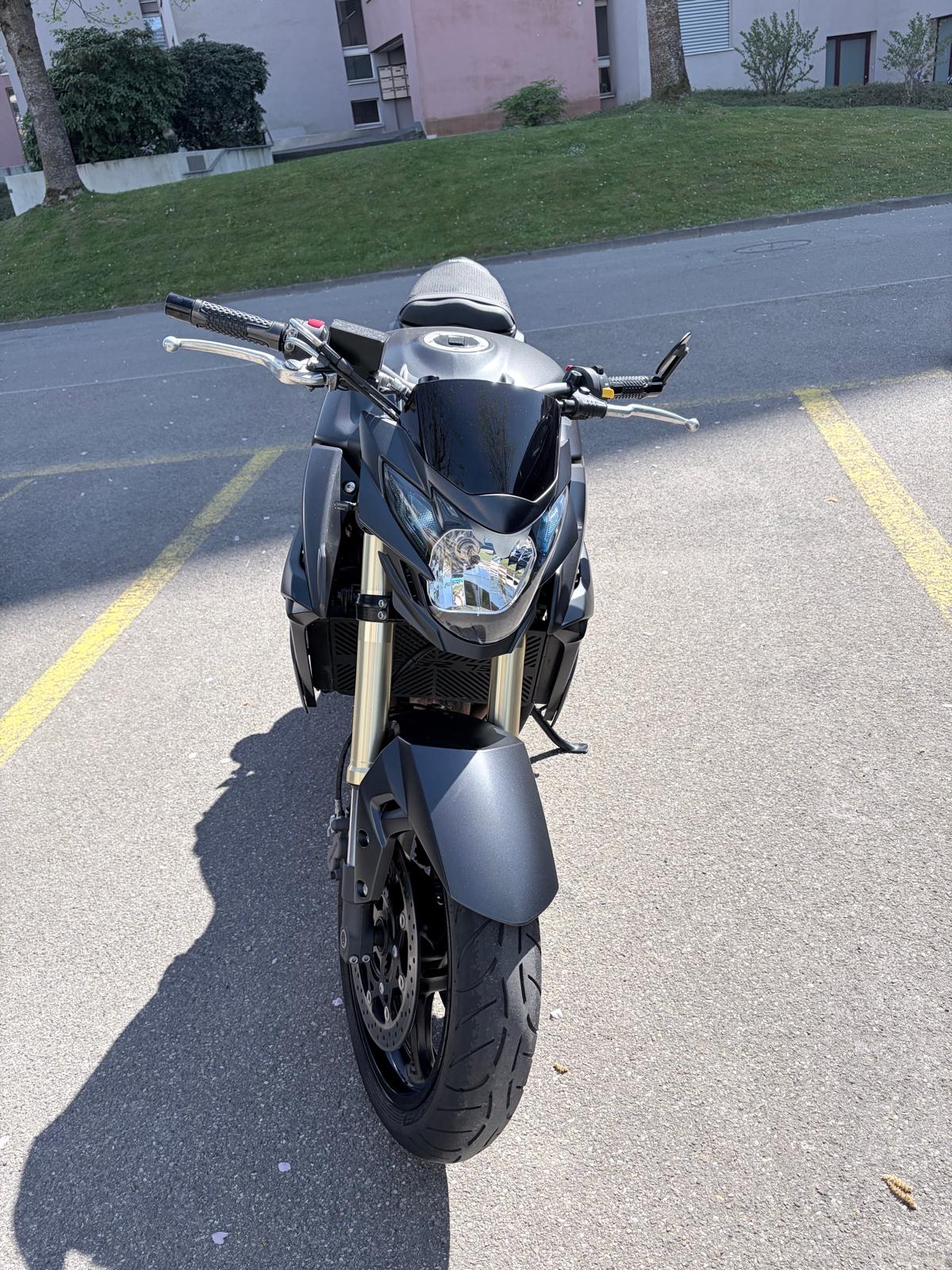 SUZUKI GSR 750 ABS-image-3