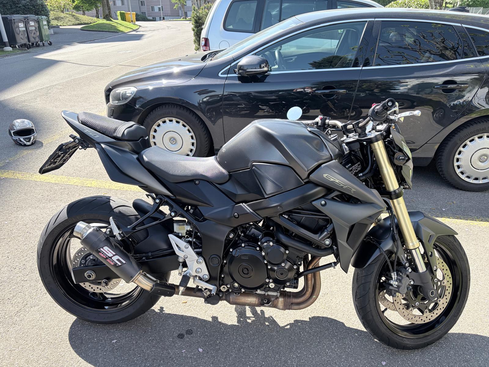 SUZUKI GSR 750 ABS-image-1