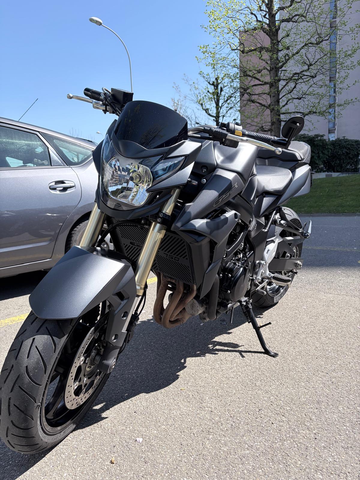SUZUKI GSR 750 ABS