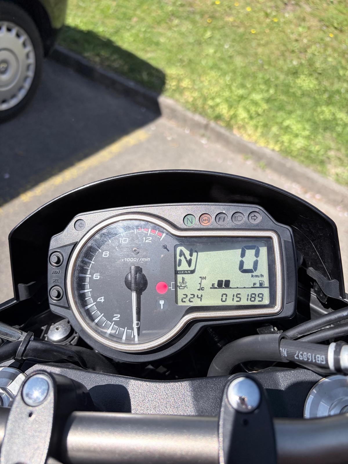 SUZUKI GSR 750 ABS-image-8