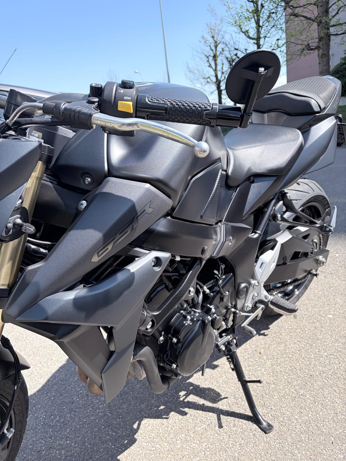 SUZUKI GSR 750 ABS-image-4