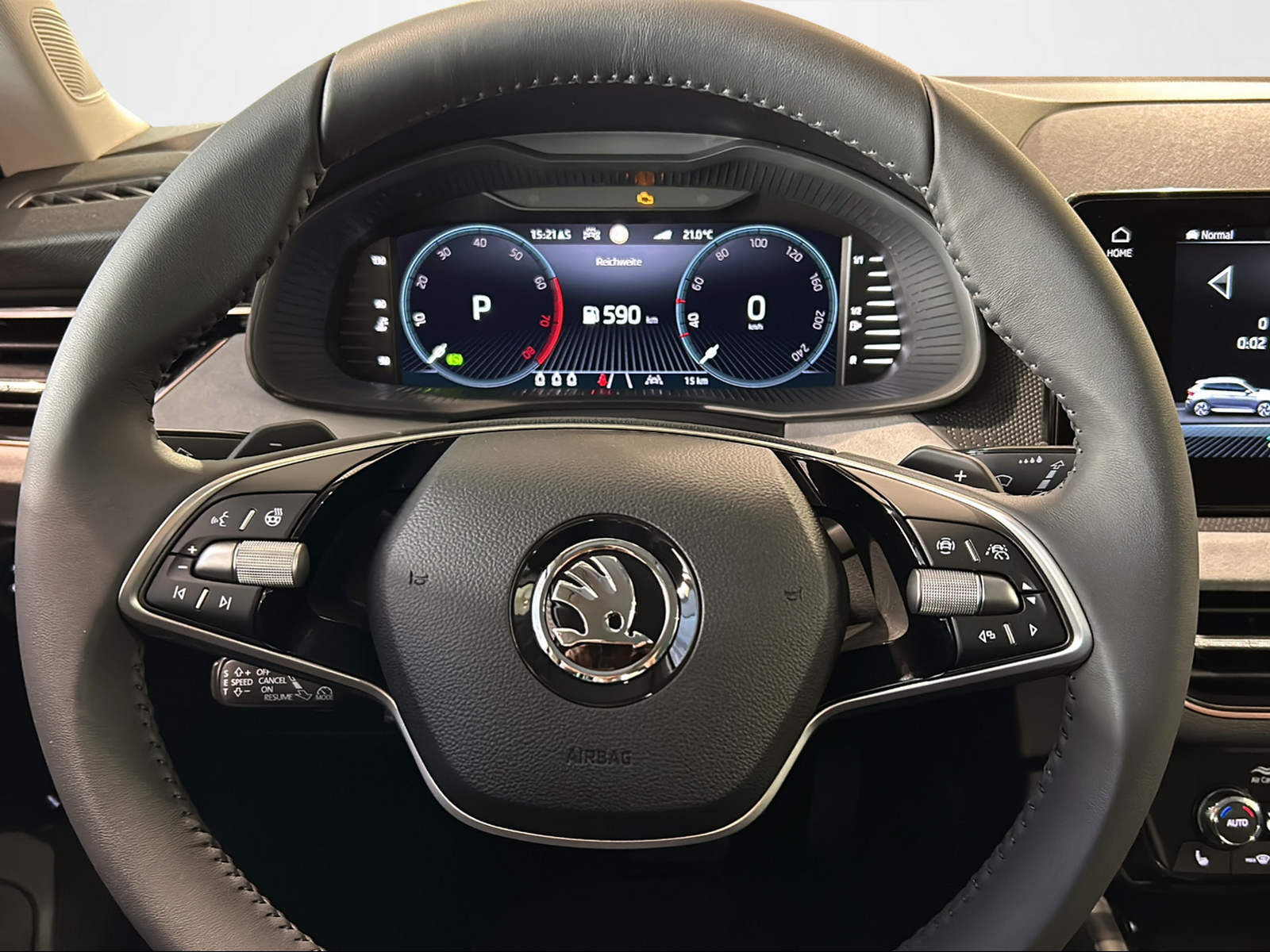 SKODA KAMIQ 1.0 TSI SELECTION DSG-image-12