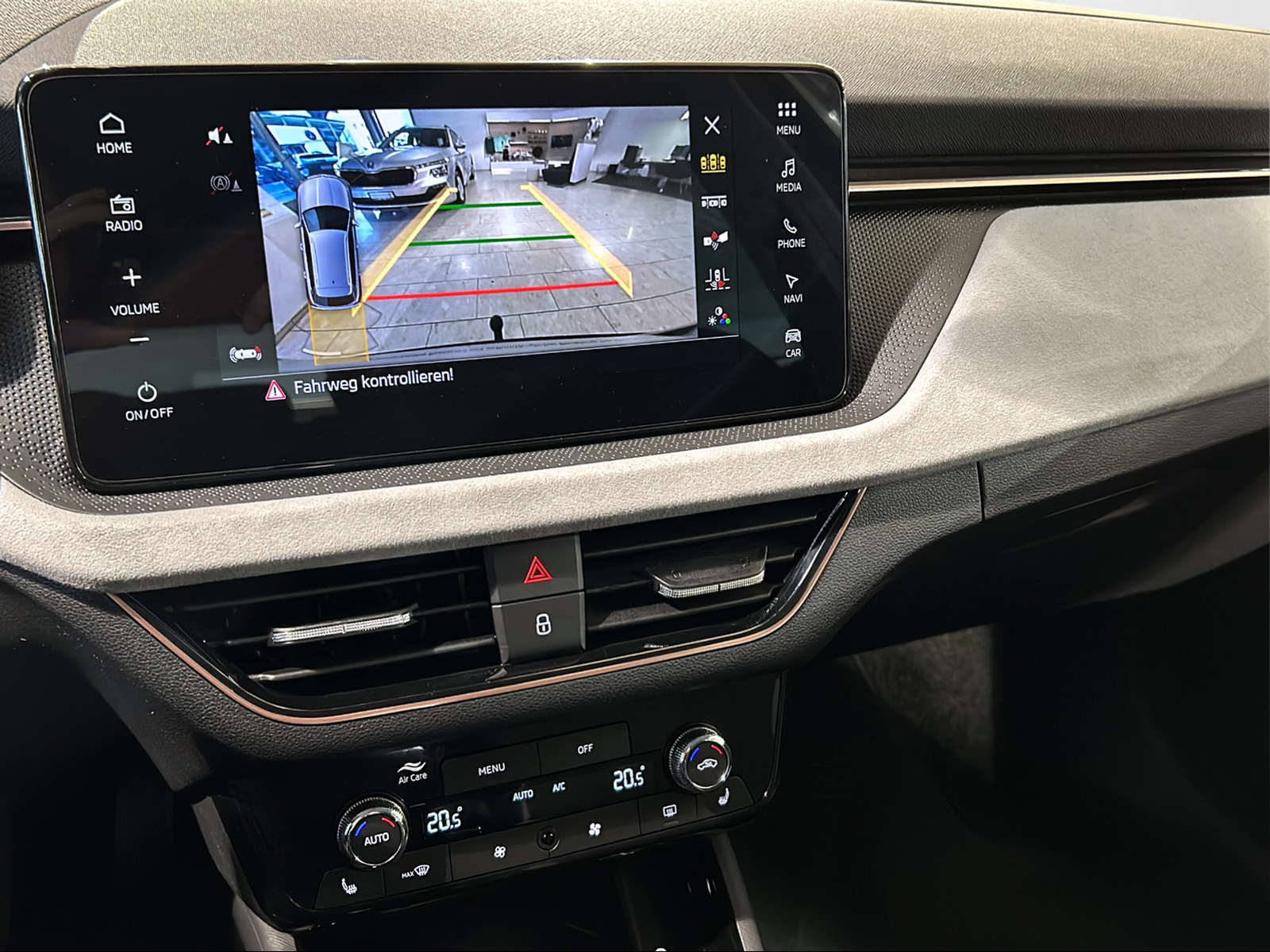 SKODA KAMIQ 1.0 TSI SELECTION DSG-image-9