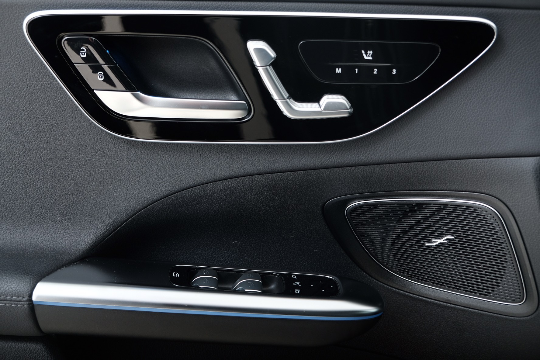 MERCEDES-BENZ C 220 d T 4Matic AMG Line-image-8