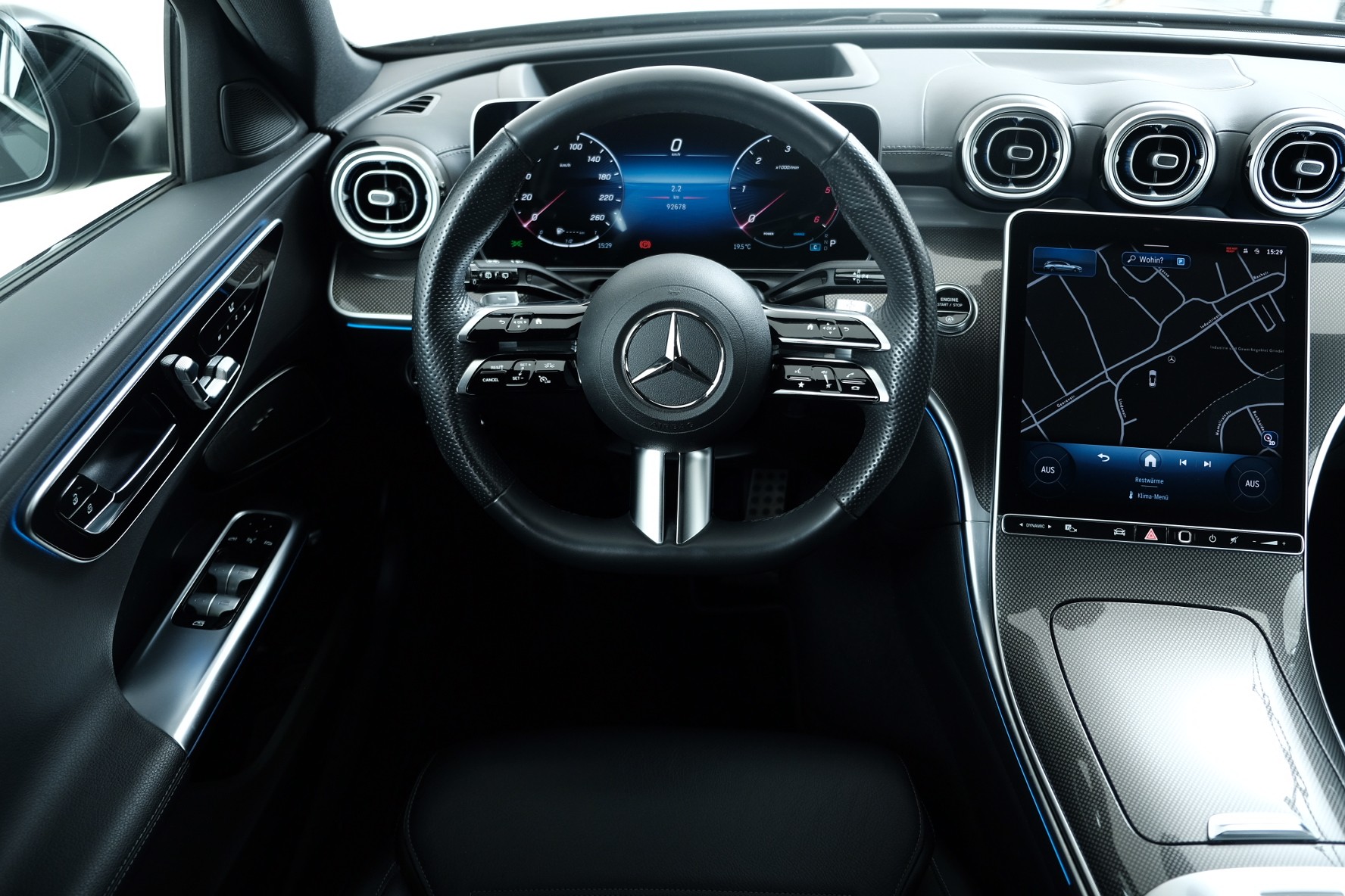 MERCEDES-BENZ C 220 d T 4Matic AMG Line-image-6