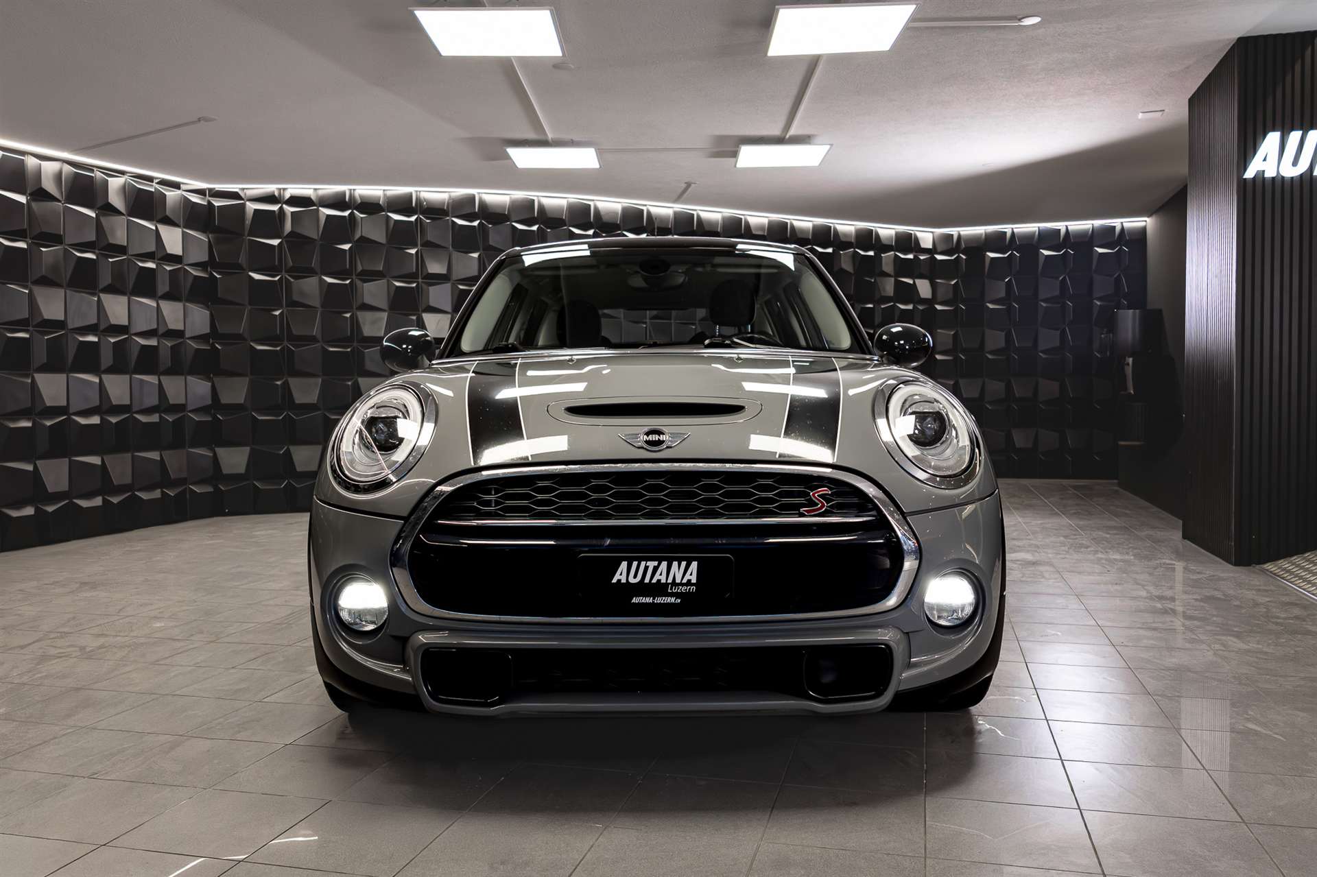 MINI Cooper S-showroom-element-3