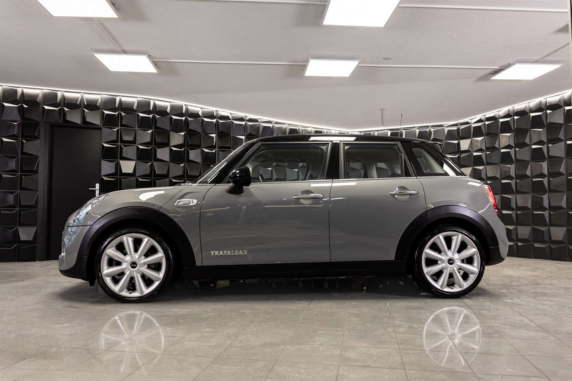 MINI Cooper S-showroom-element-1