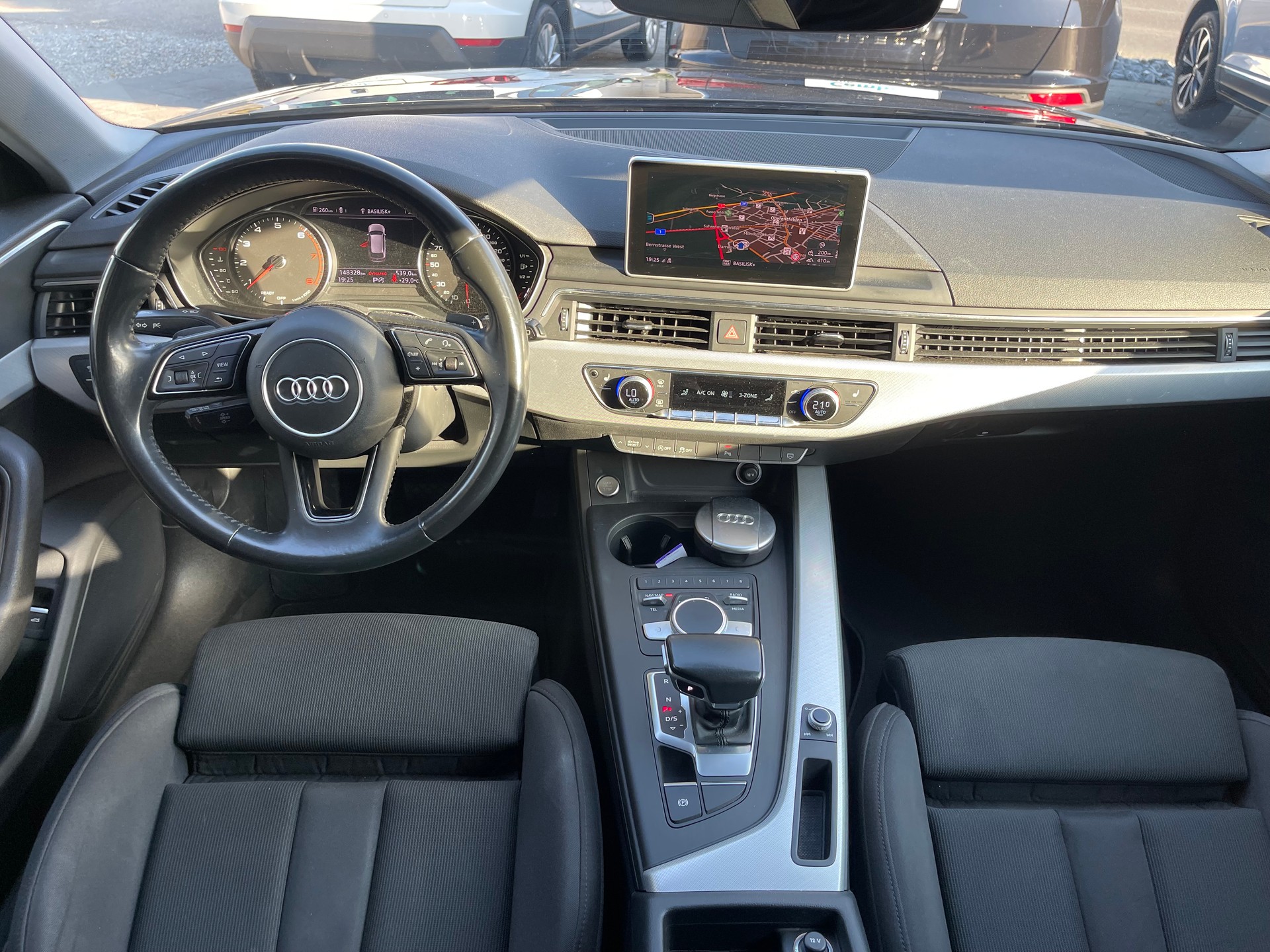 AUDI A4 Avant 2.0 TFSI S-Line S-tronic-image-11