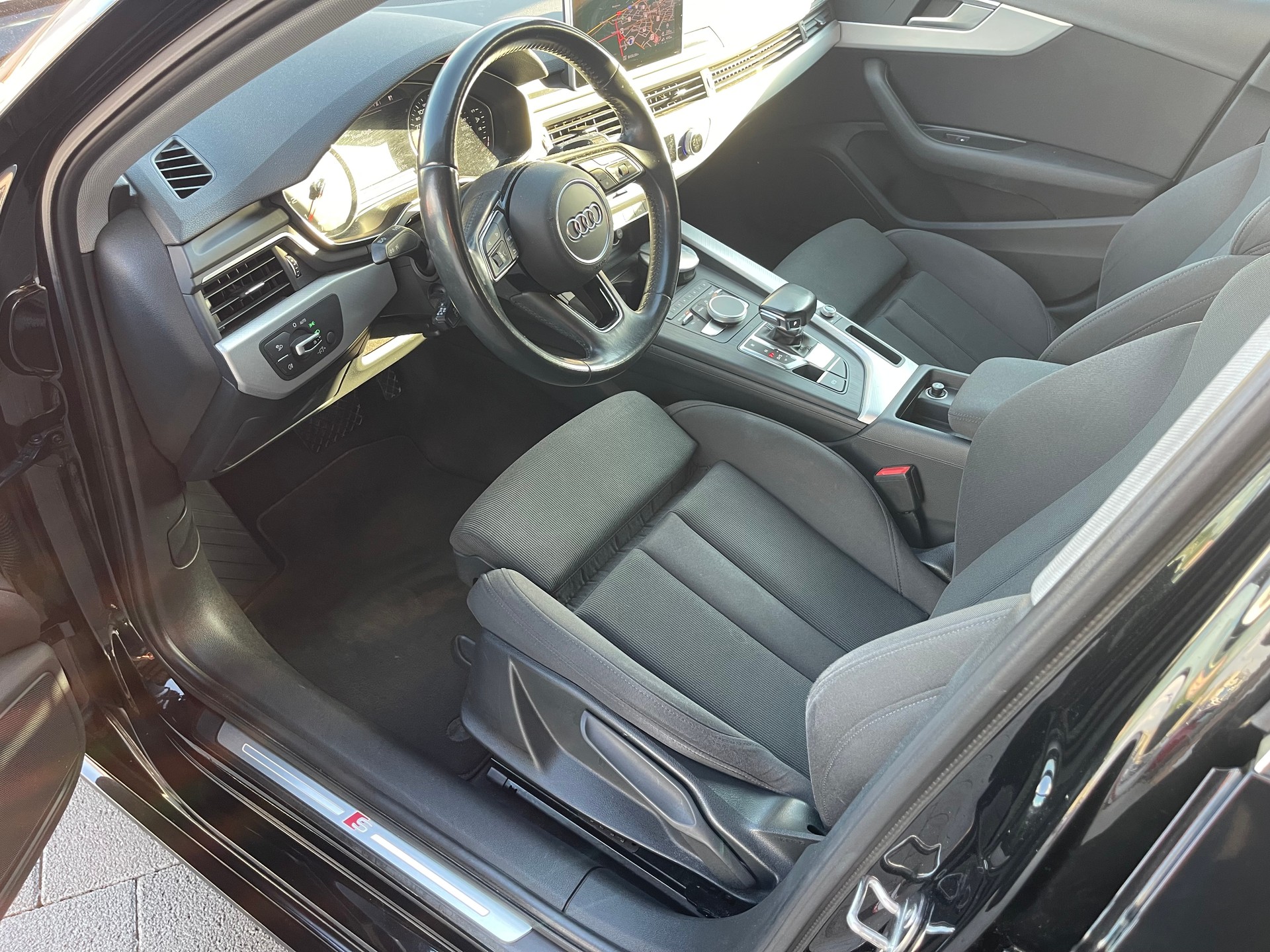 AUDI A4 Avant 2.0 TFSI S-Line S-tronic-image-12