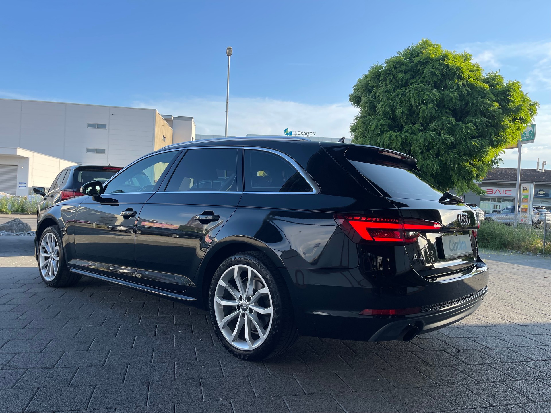 AUDI A4 Avant 2.0 TFSI S-Line S-tronic-image-6