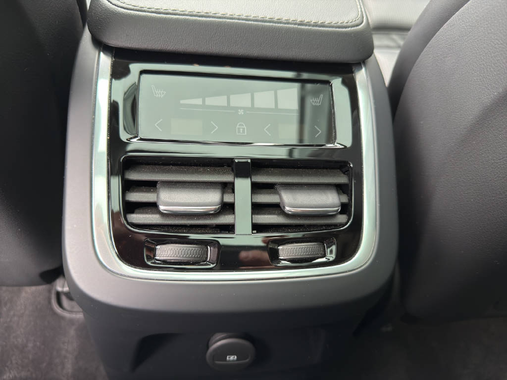 VOLVO XC90 2.0 T8 TE Inscription 7P. eAWD-image-16