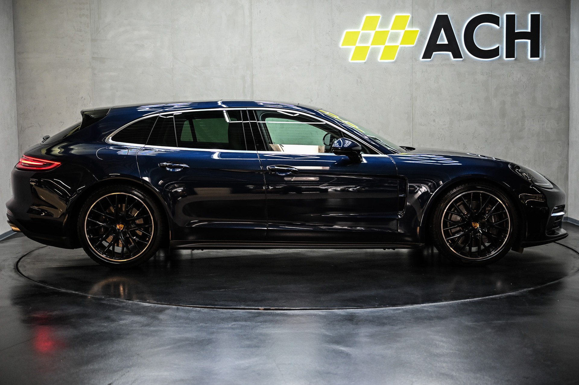 PORSCHE Panamera 4 Sport Turismo-image-10