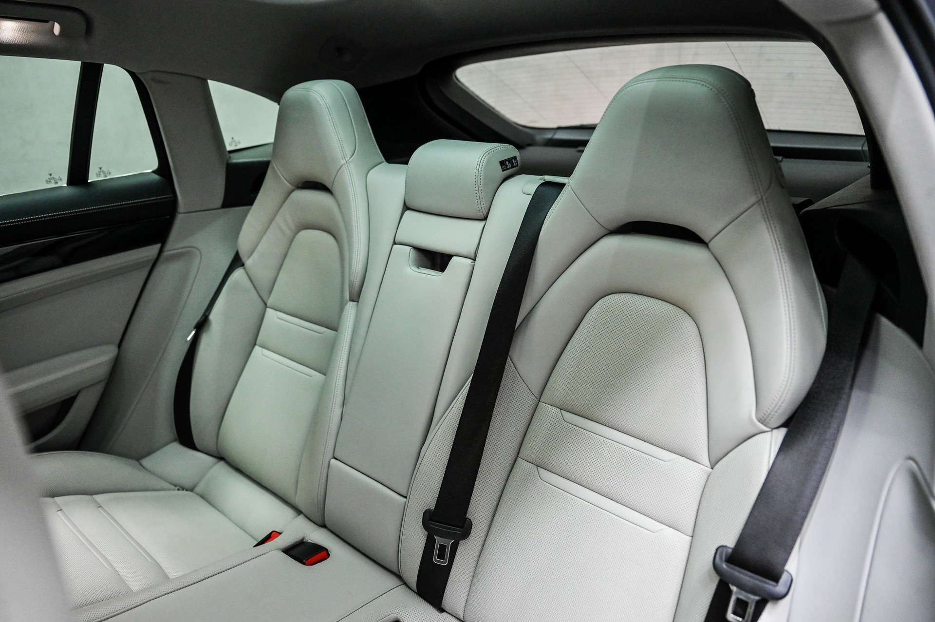 PORSCHE Panamera 4 Sport Turismo-image-22