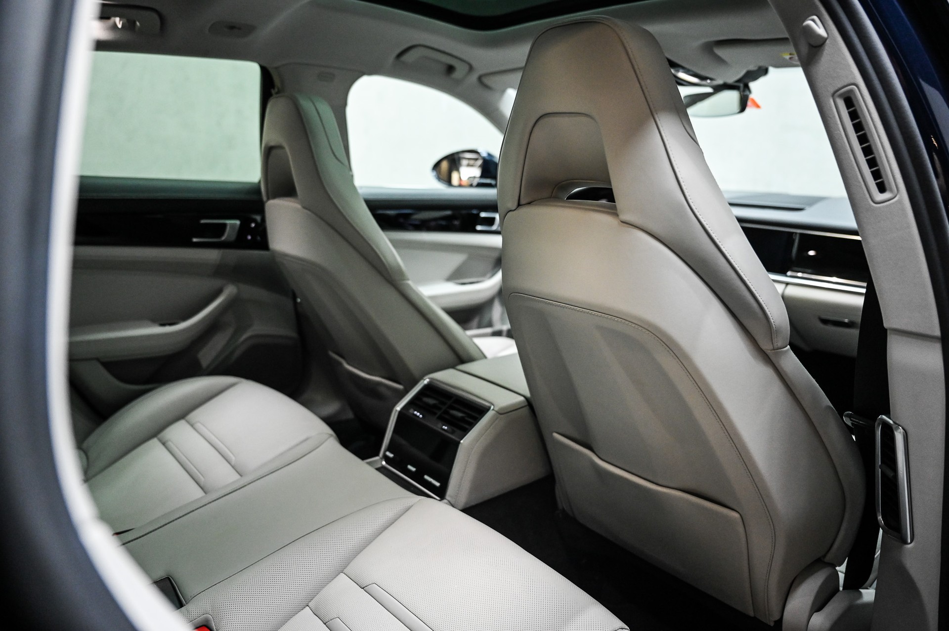 PORSCHE Panamera 4 Sport Turismo-image-24