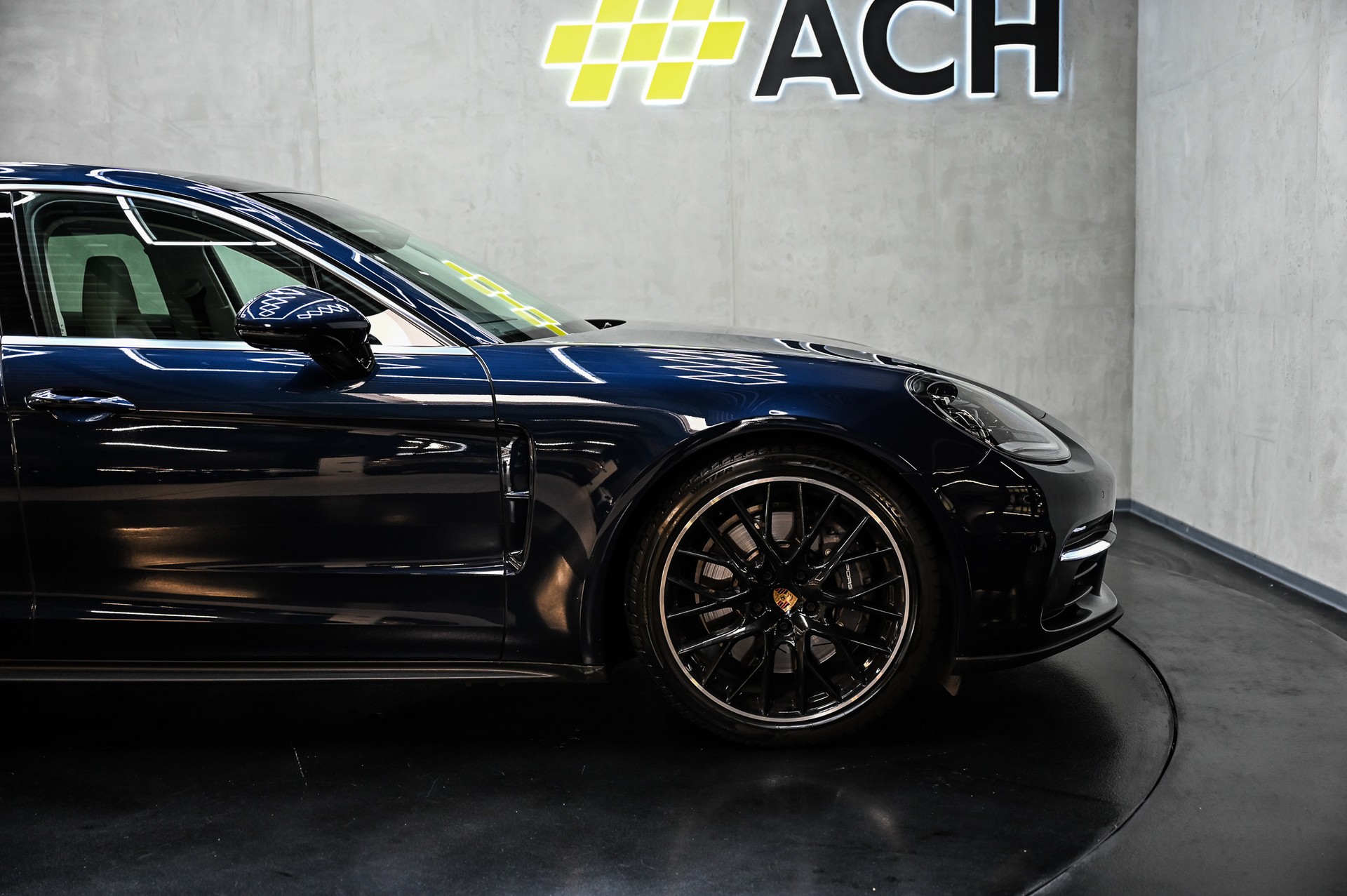PORSCHE Panamera 4 Sport Turismo-image-12