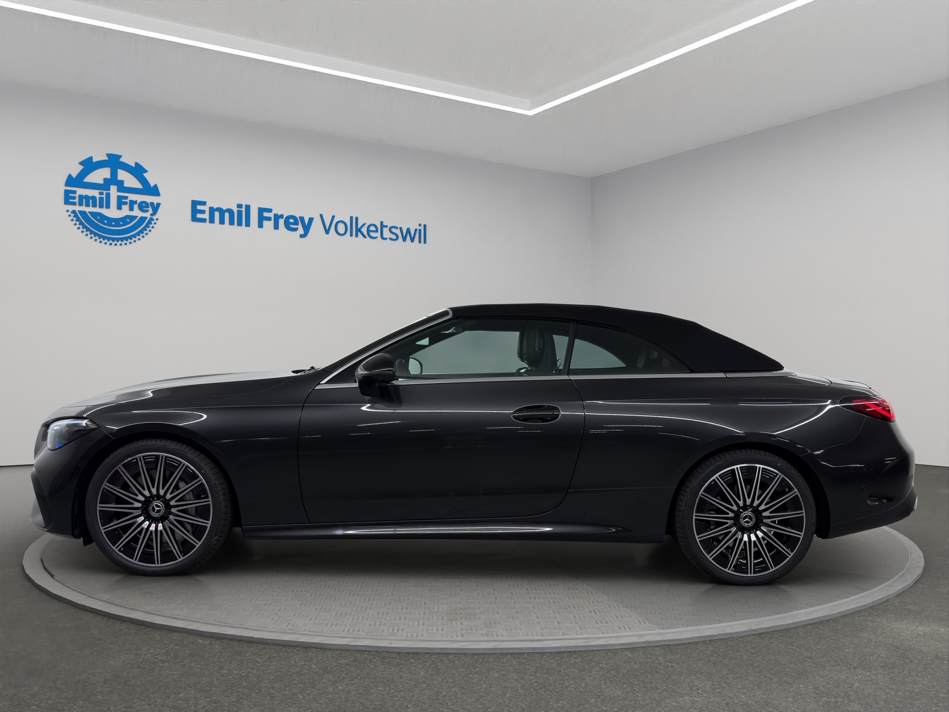 MERCEDES-BENZ CLE 450 AMG Line 4matic Cabriolet-showroom-element-3