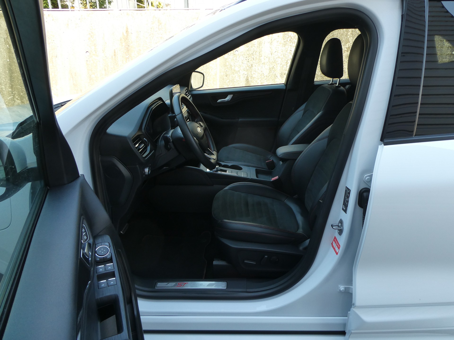 FORD Kuga 2.5 PHEV ST-Line 2WD-image-8