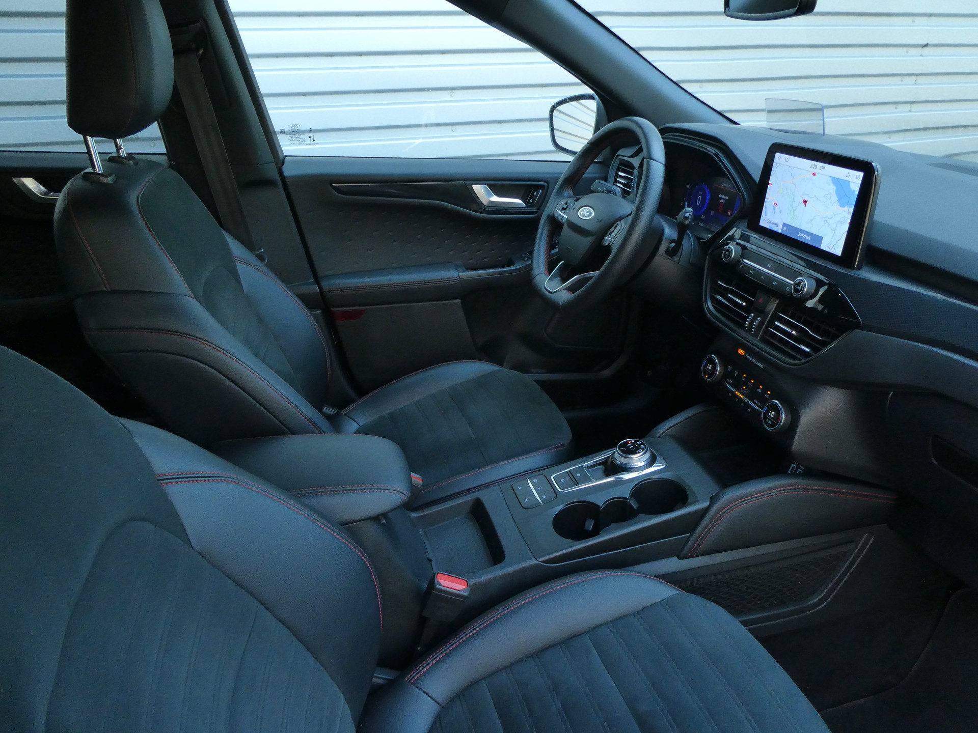 FORD Kuga 2.5 PHEV ST-Line 2WD-image-11