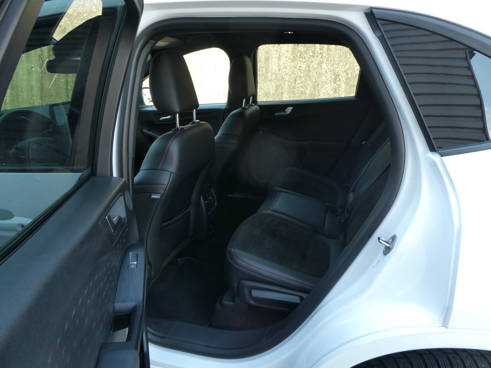 FORD Kuga 2.5 PHEV ST-Line 2WD-image-9