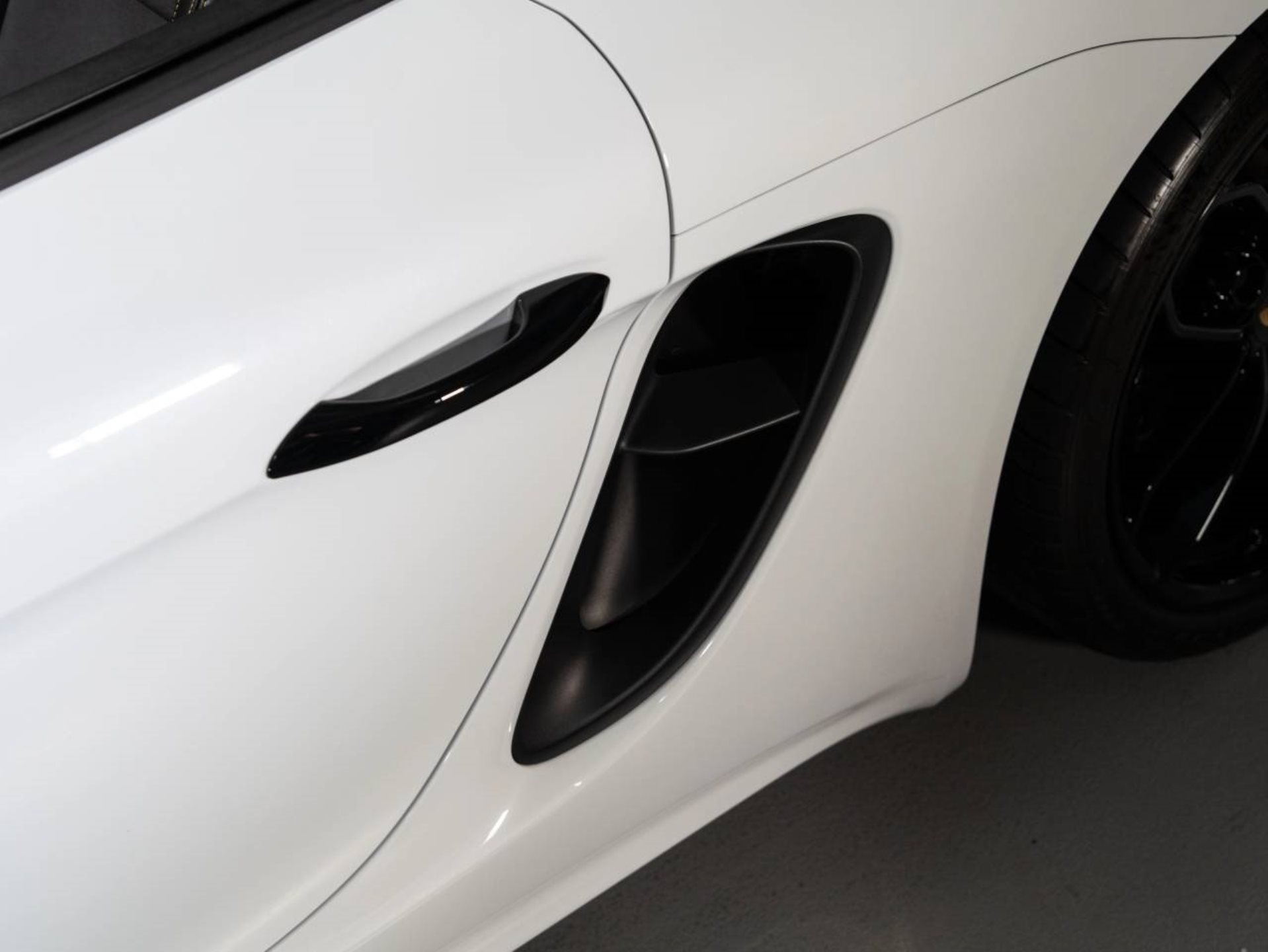 PORSCHE 718 Spyder-image-27