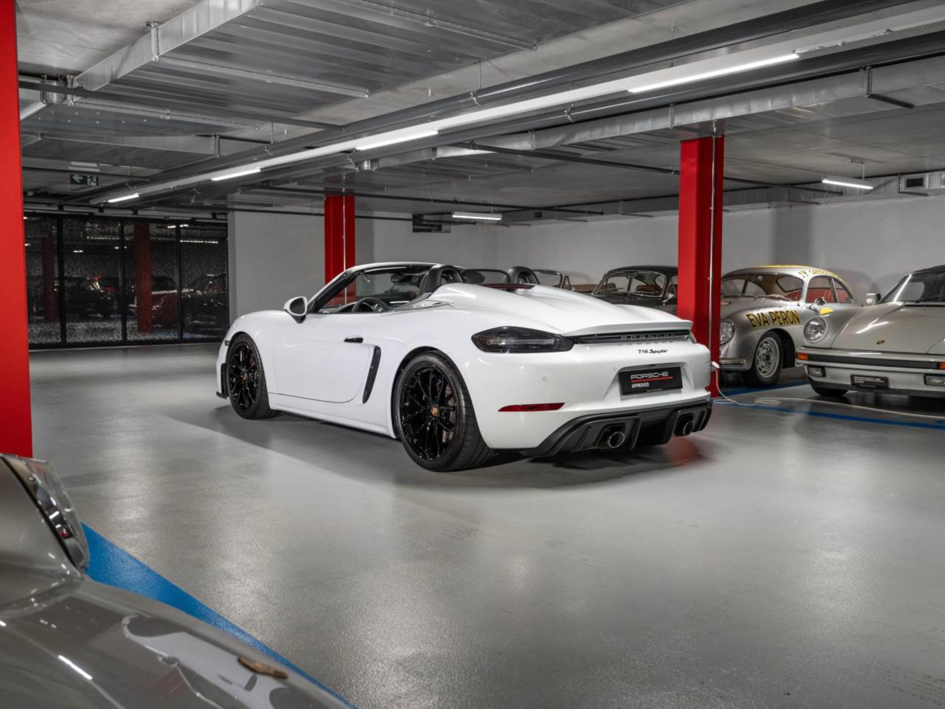PORSCHE 718 Spyder-showroom-element-2
