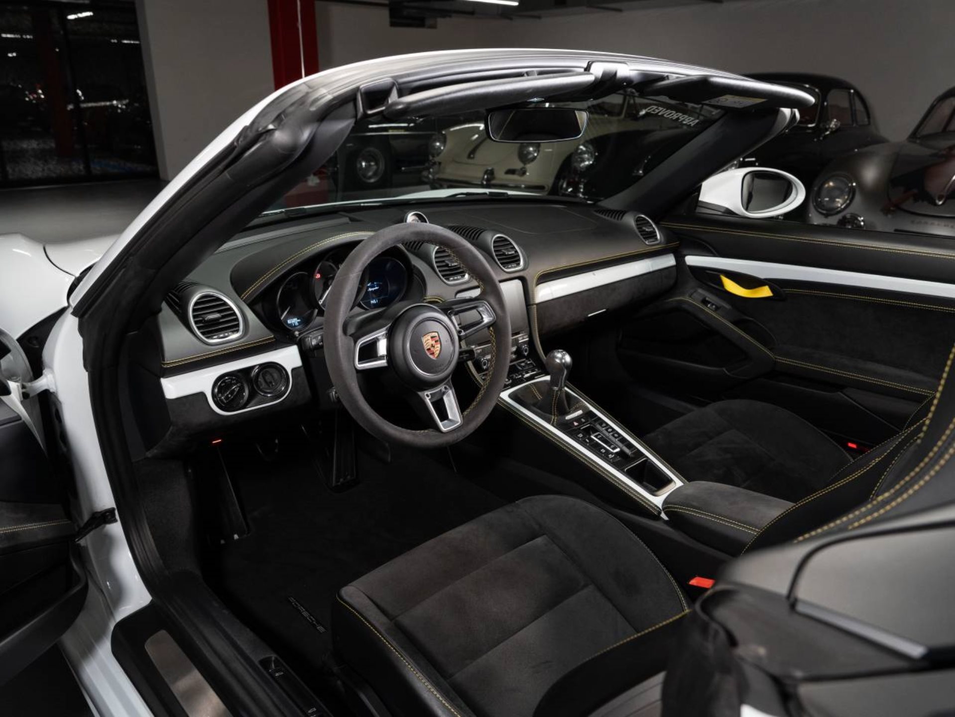 PORSCHE 718 Spyder-showroom-element-3
