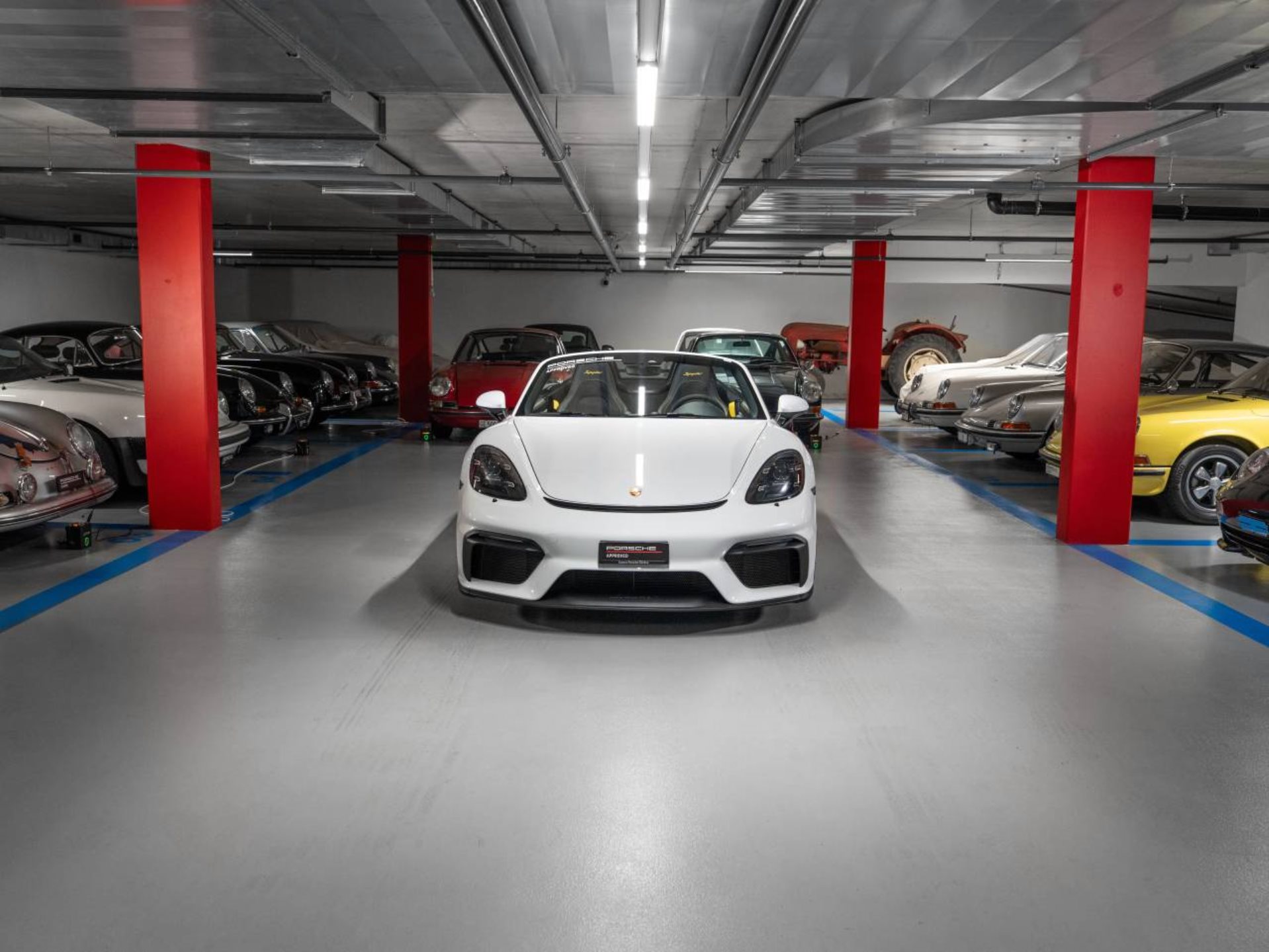PORSCHE 718 Spyder-showroom-element-1
