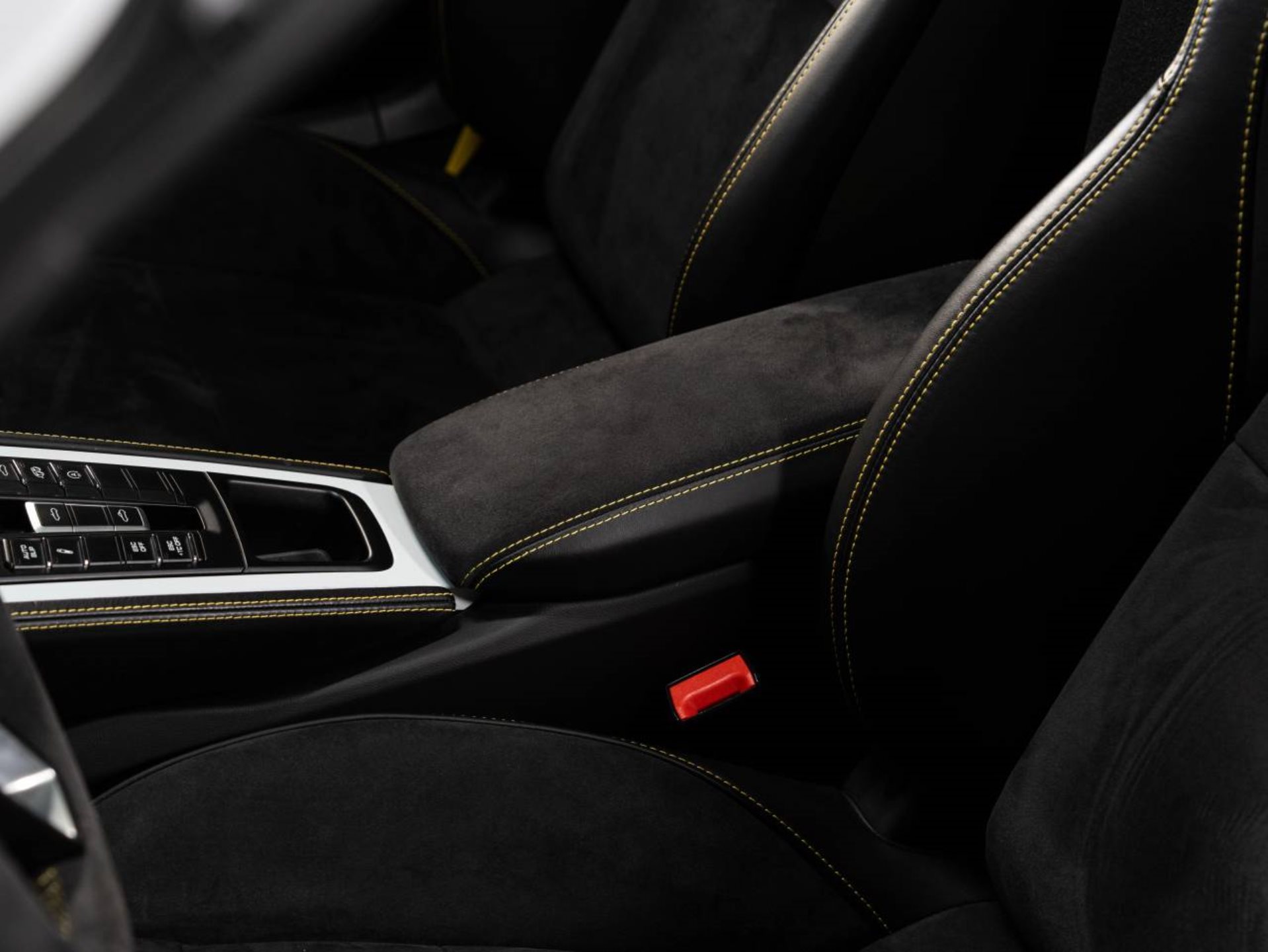 PORSCHE 718 Spyder-image-15