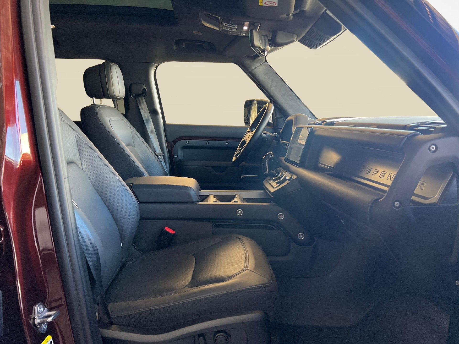 LAND ROVER Defender 110 2.0 P300e Sedona Edition-image-9