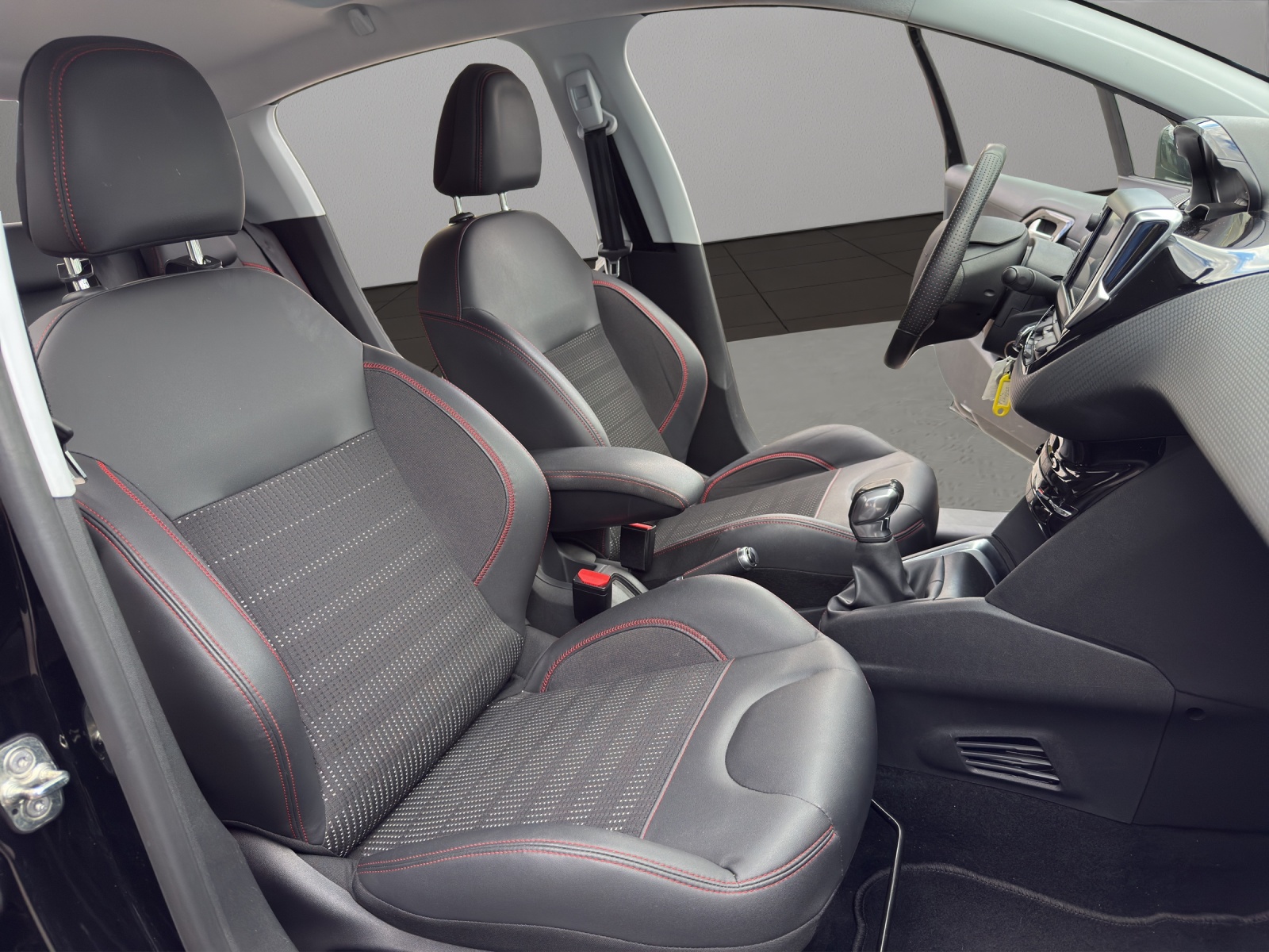 PEUGEOT 208 1.2 PureTech GT Line-image-16