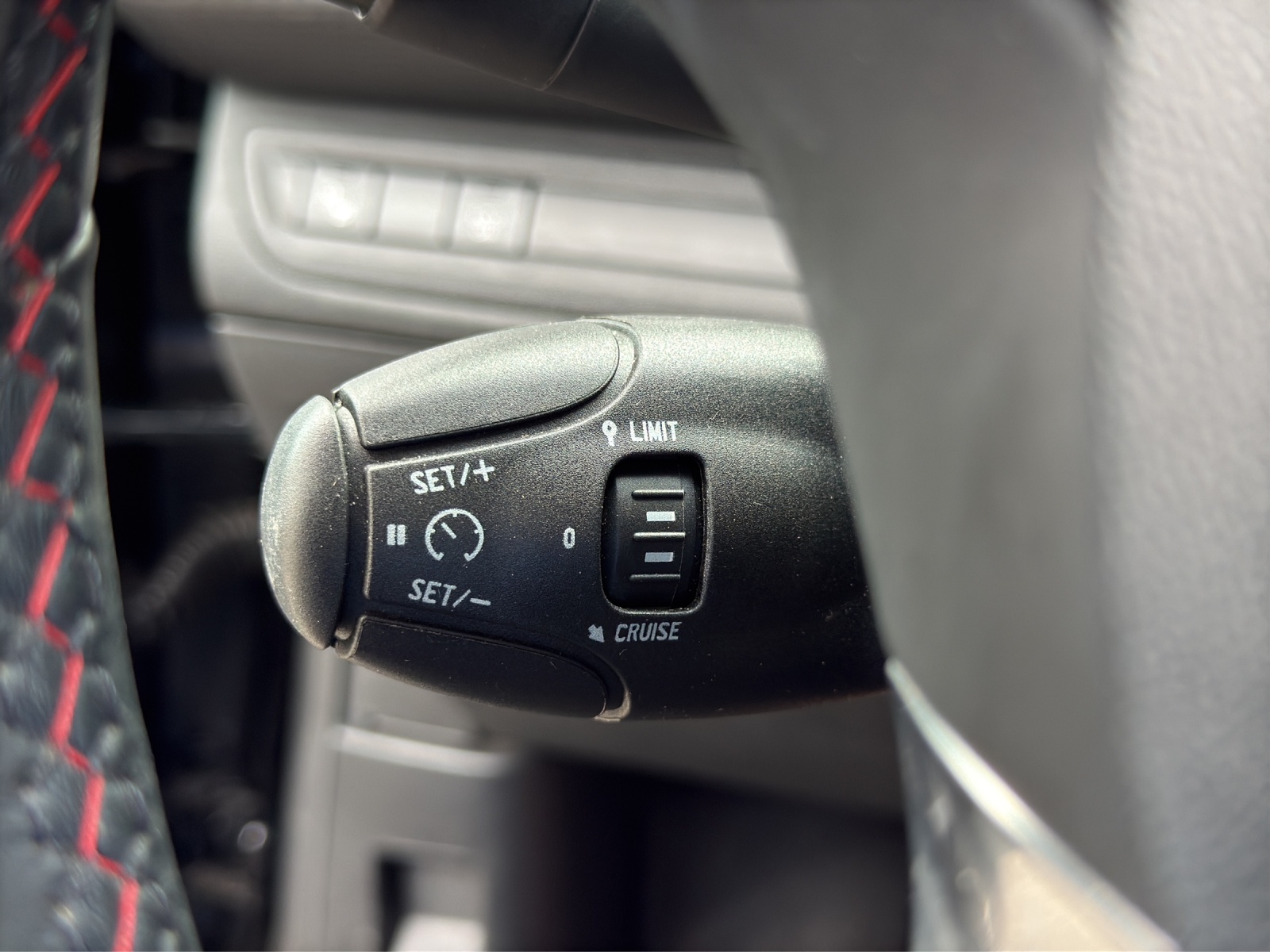 PEUGEOT 208 1.2 PureTech GT Line-image-24