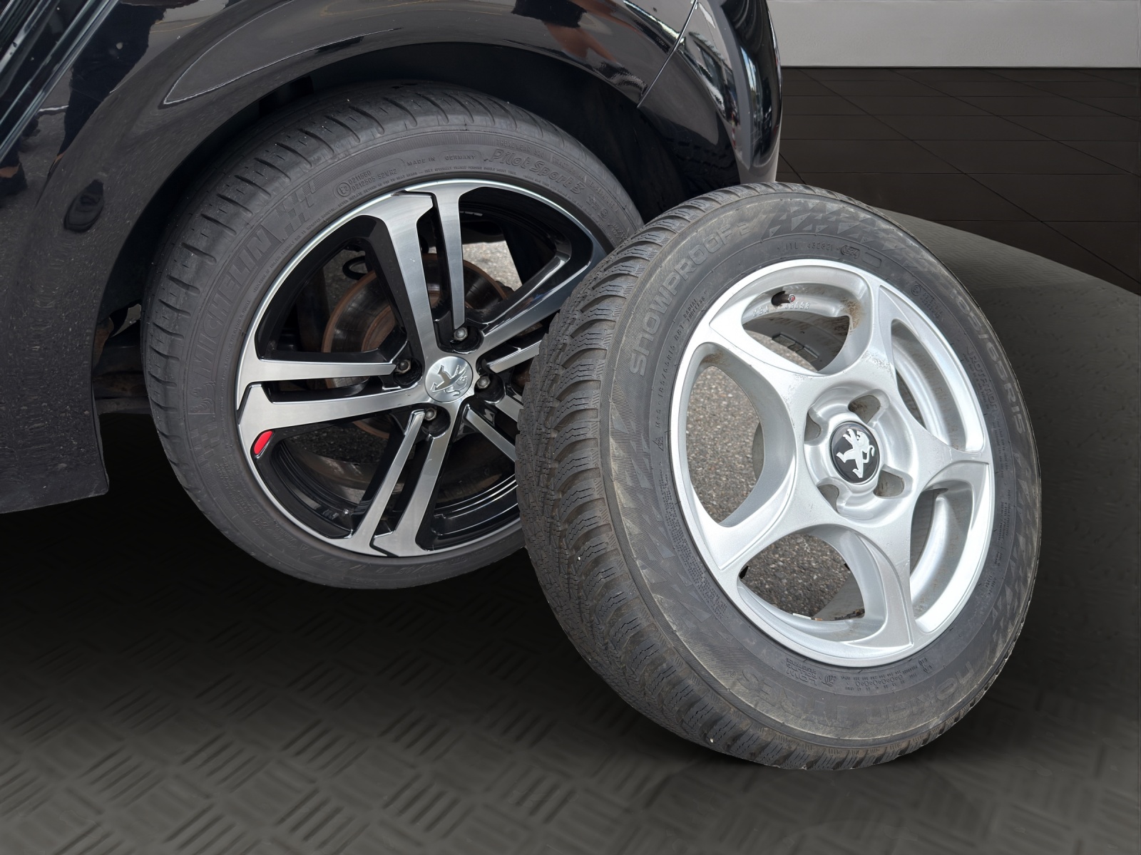 PEUGEOT 208 1.2 PureTech GT Line-image-19