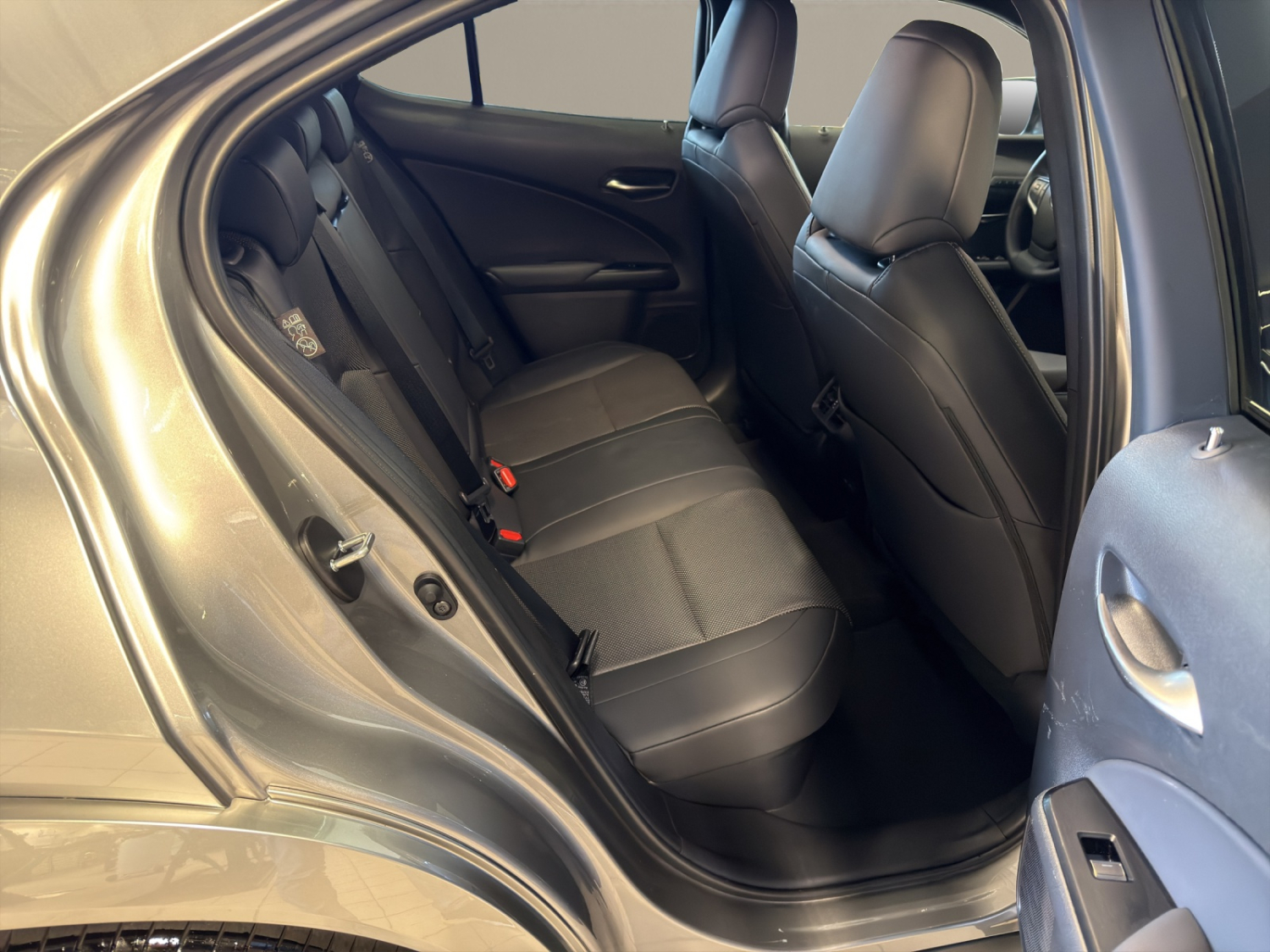 LEXUS UX 300h excellence AWD-image-10