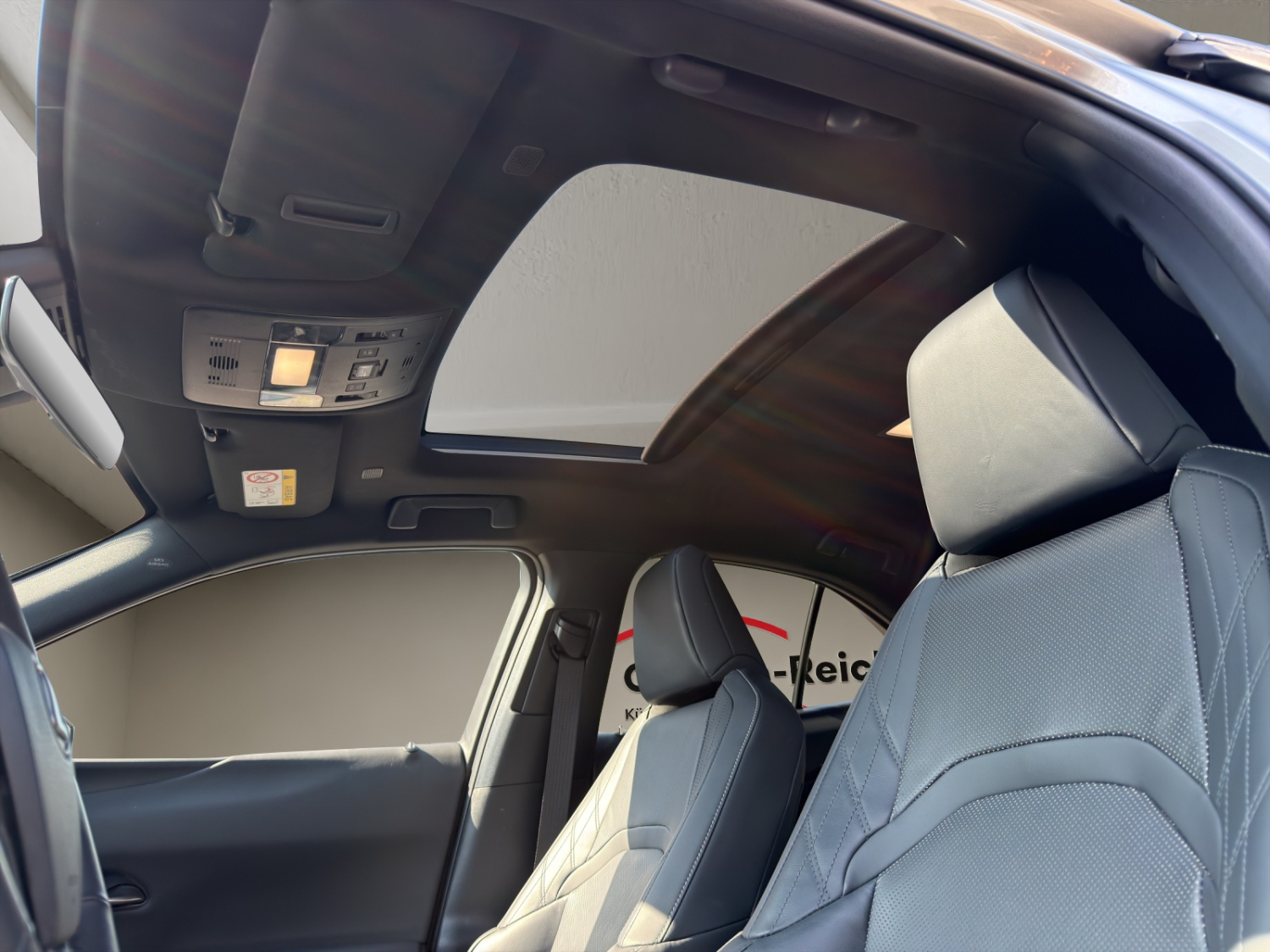 LEXUS UX 300h excellence AWD-image-13