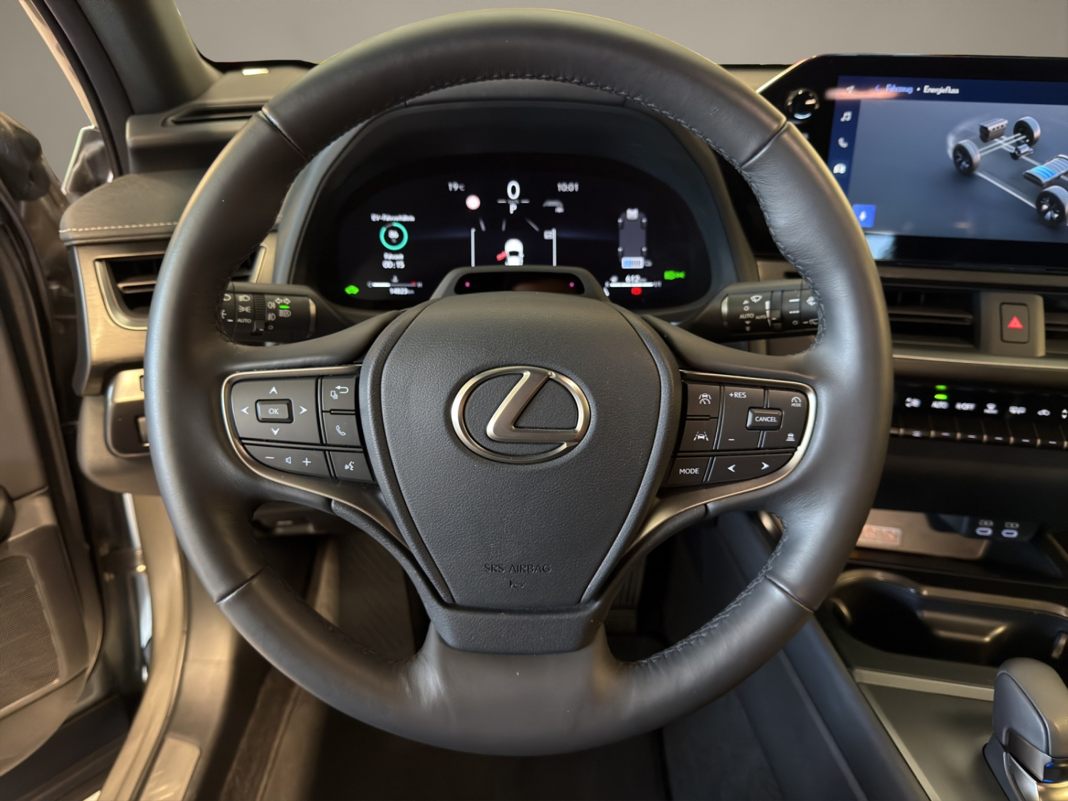 LEXUS UX 300h excellence AWD-image-14