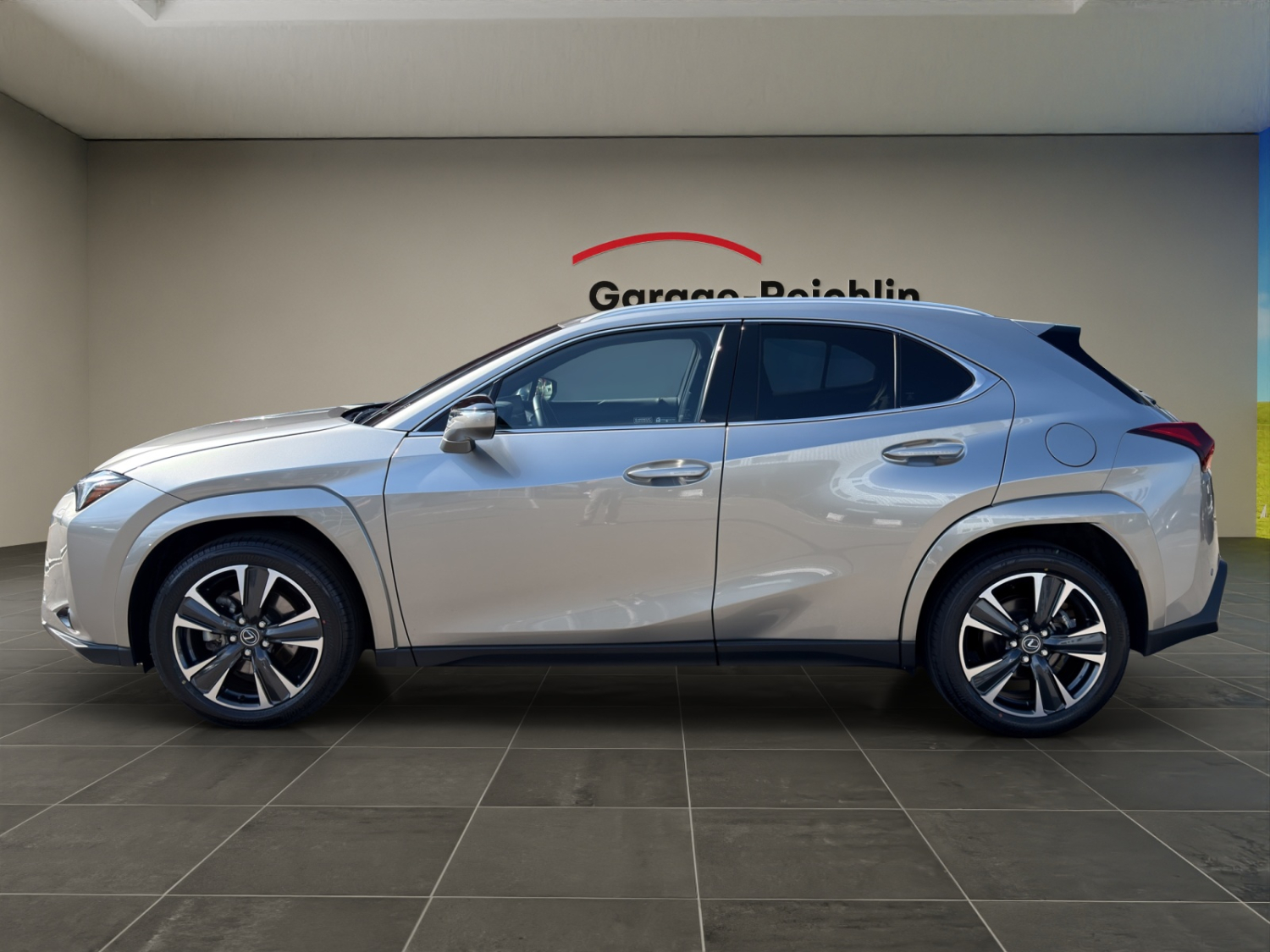 LEXUS UX 300h excellence AWD-showroom-element-1