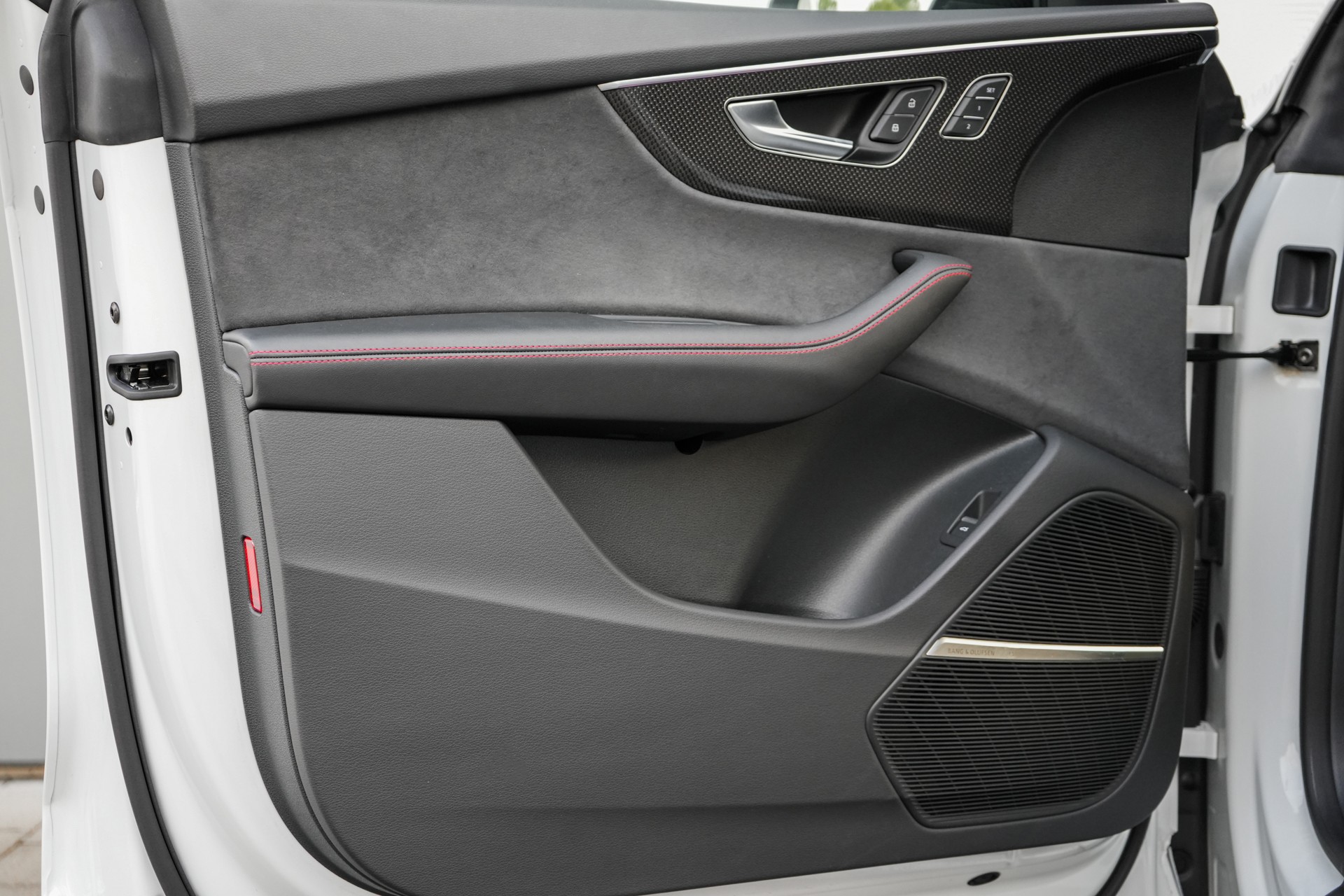 AUDI SQ8 Competition TFSI quattro tiptronic-image-14