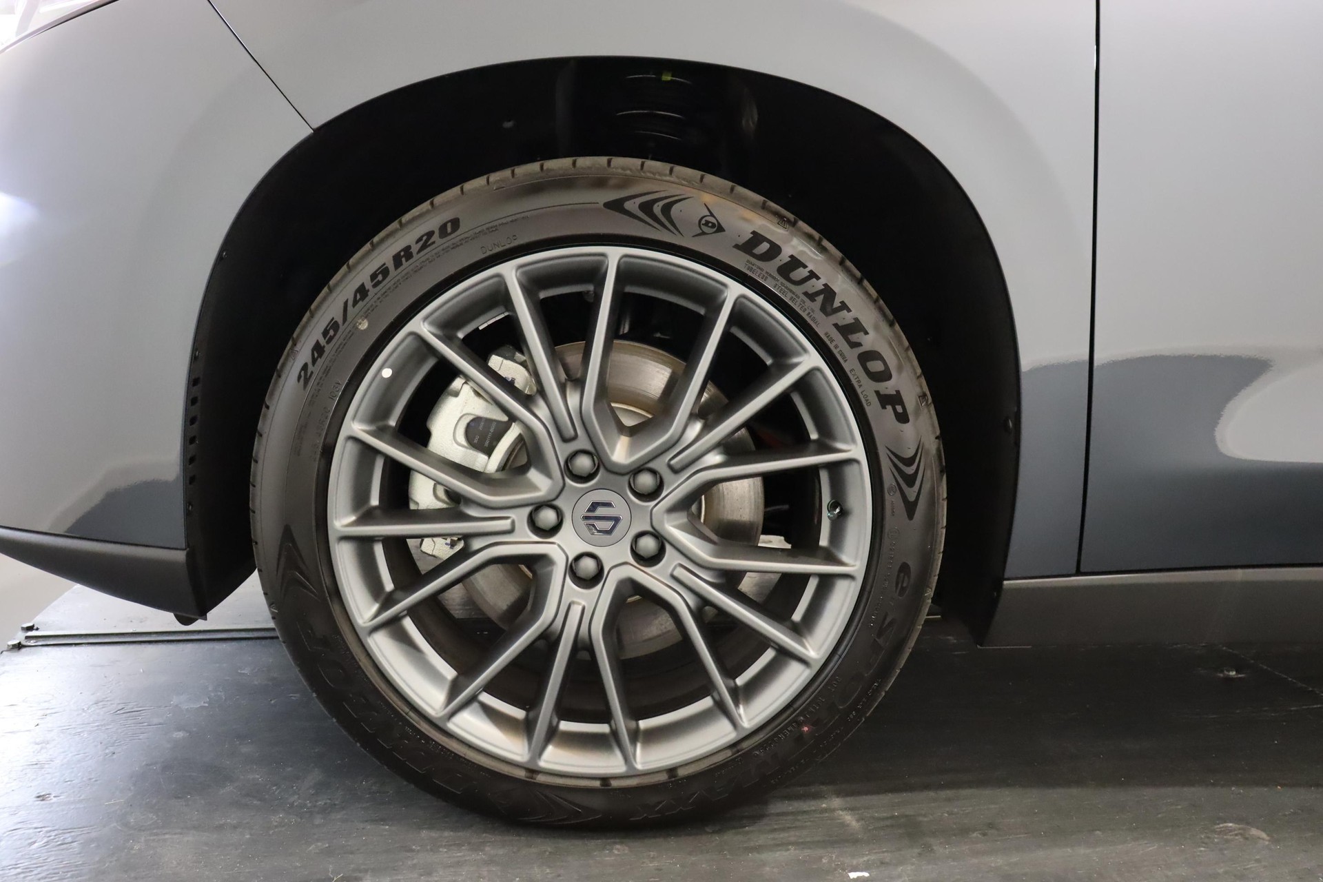 LEAPMOTOR C10 EV AWD-image-6
