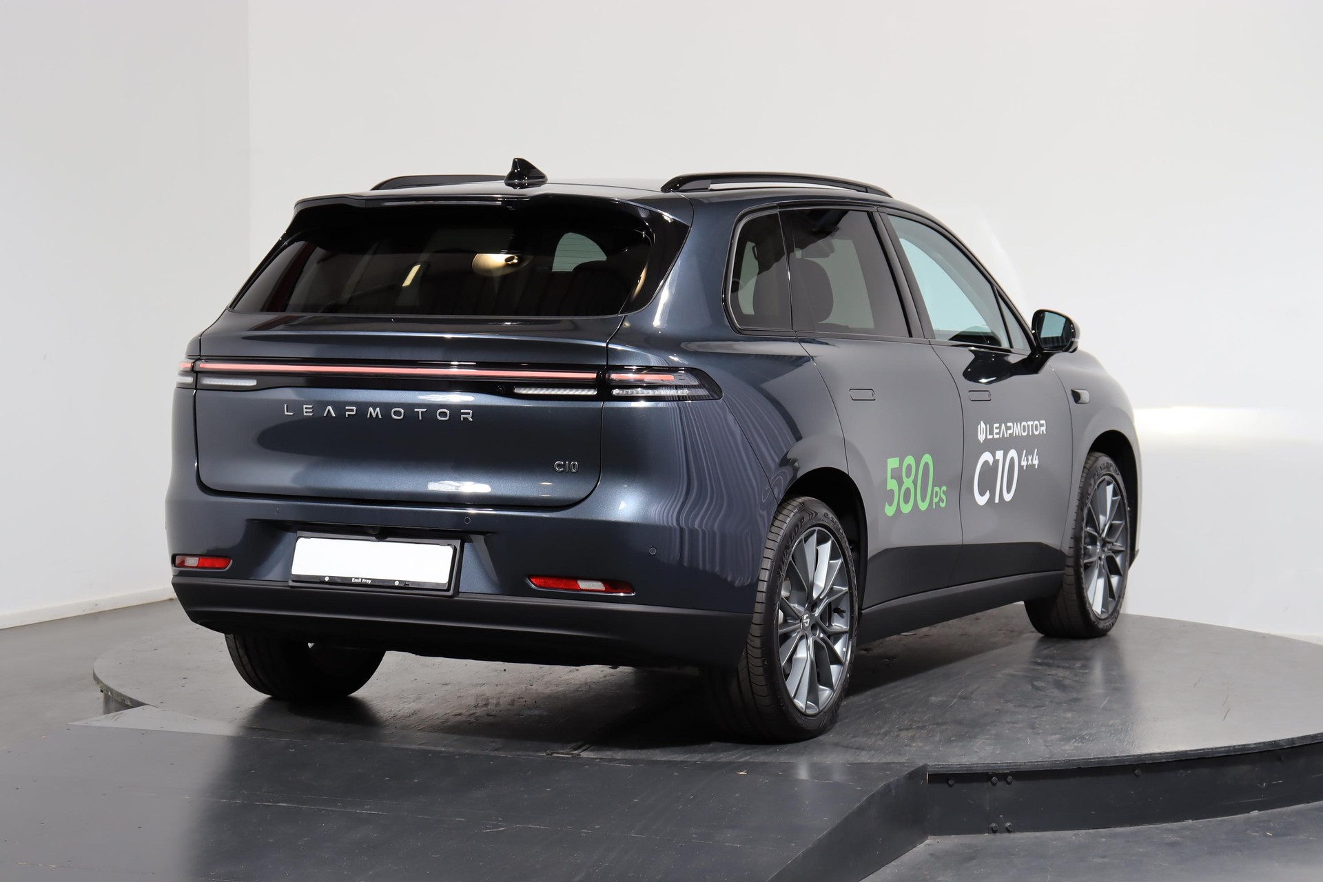 LEAPMOTOR C10 EV AWD-showroom-element-2