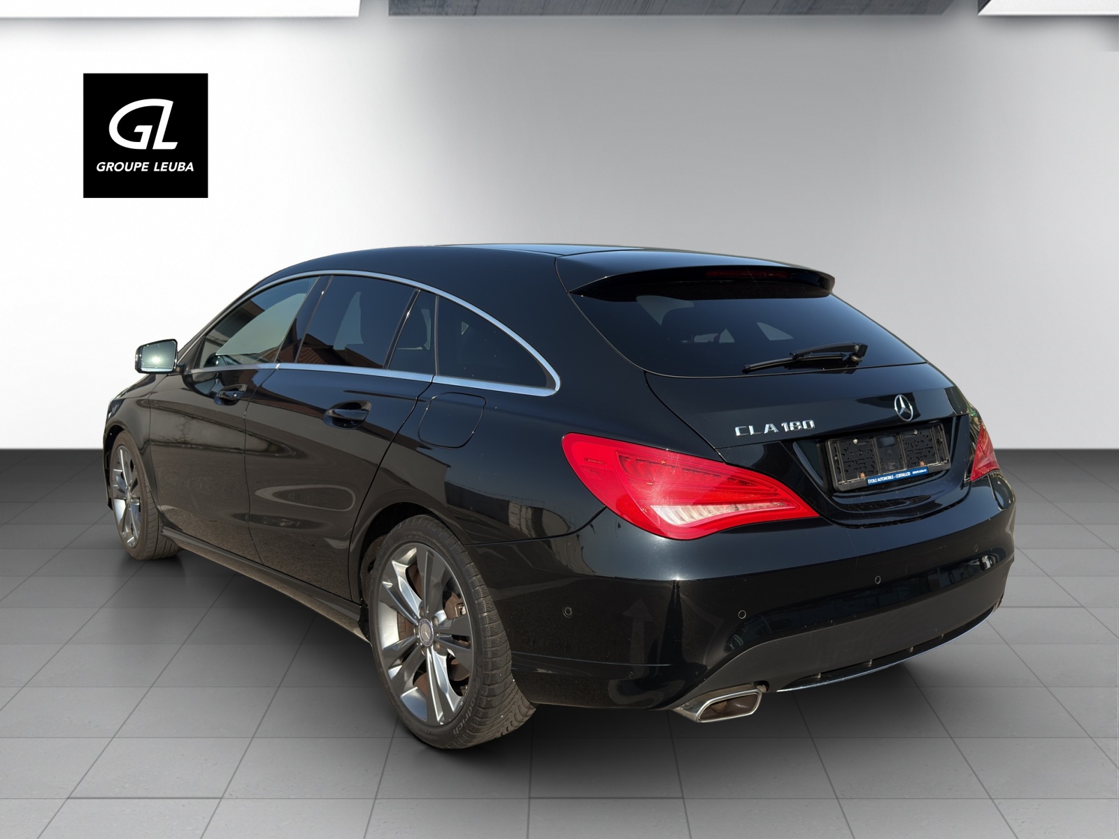 MERCEDES-BENZ CLA 180 Urban-showroom-element-1