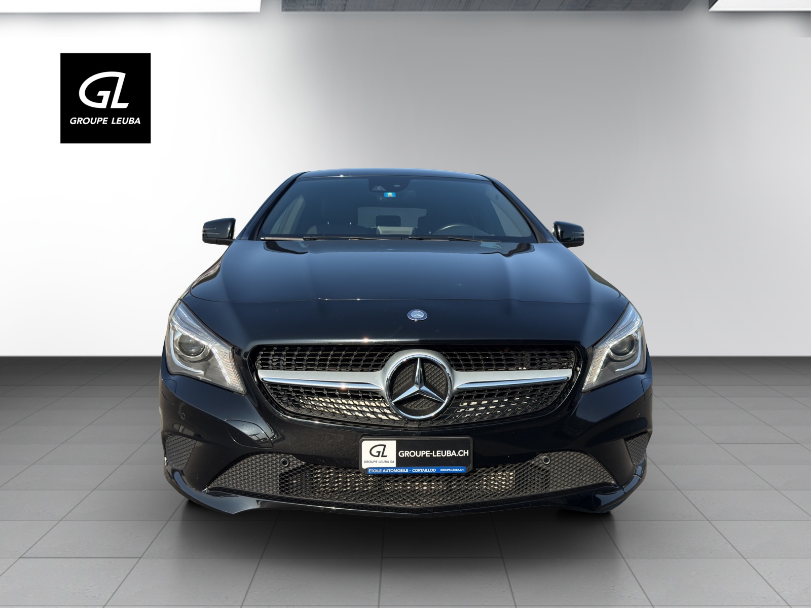 MERCEDES-BENZ CLA 180 Urban-showroom-element-2