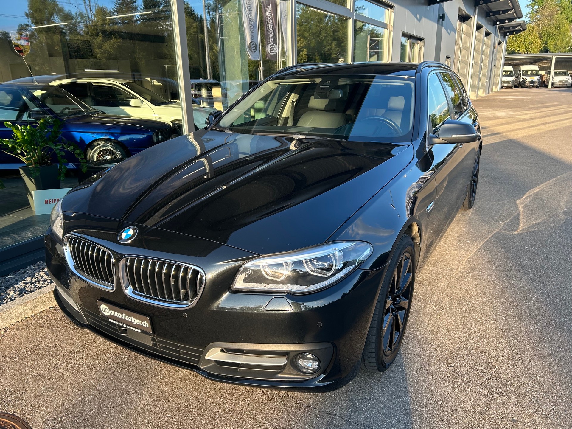 BMW 528i Touring xDrive Steptronic-image-2