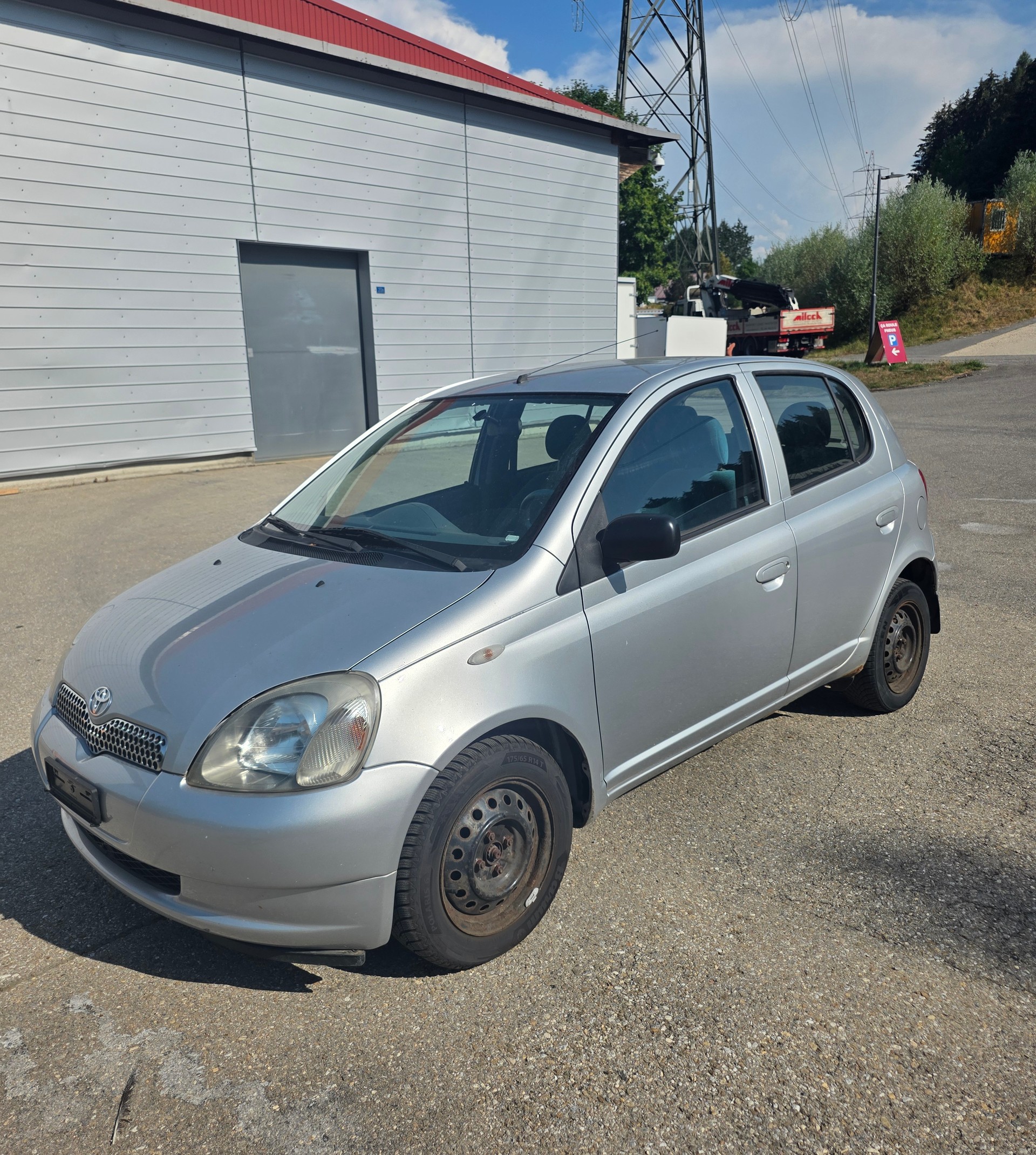 TOYOTA Yaris 1.0 Linea Terra