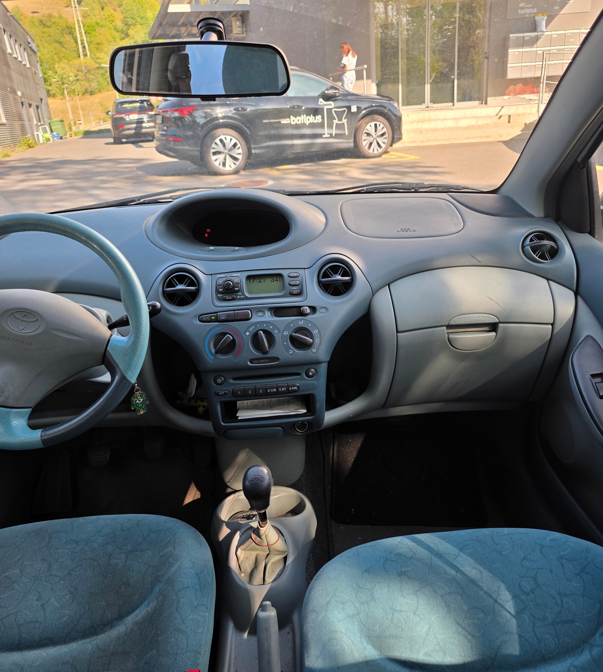 TOYOTA Yaris 1.0 Linea Terra-image-5