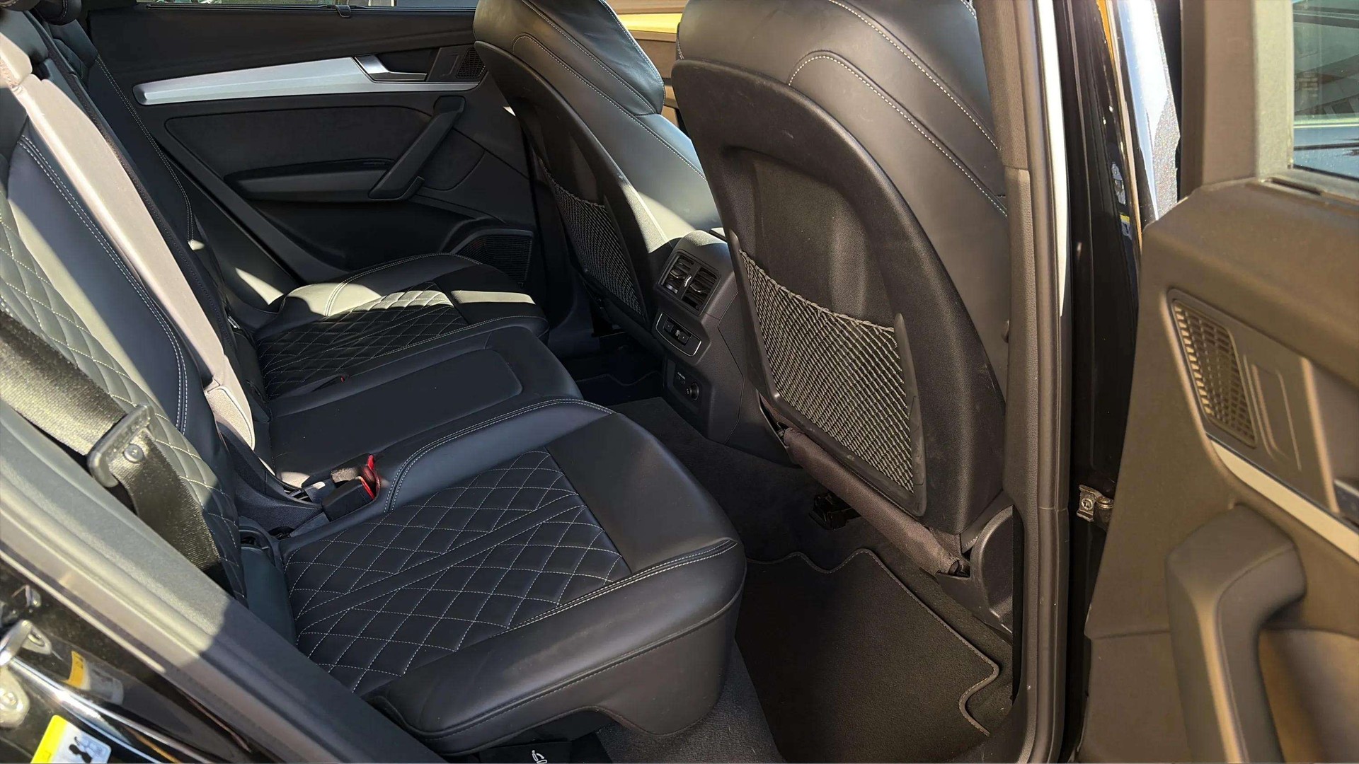 AUDI Q5 40 TDI Black Edition quattro S-tronic S line mit Werksgarantie & AHK + B&O Soundsystem-image-13