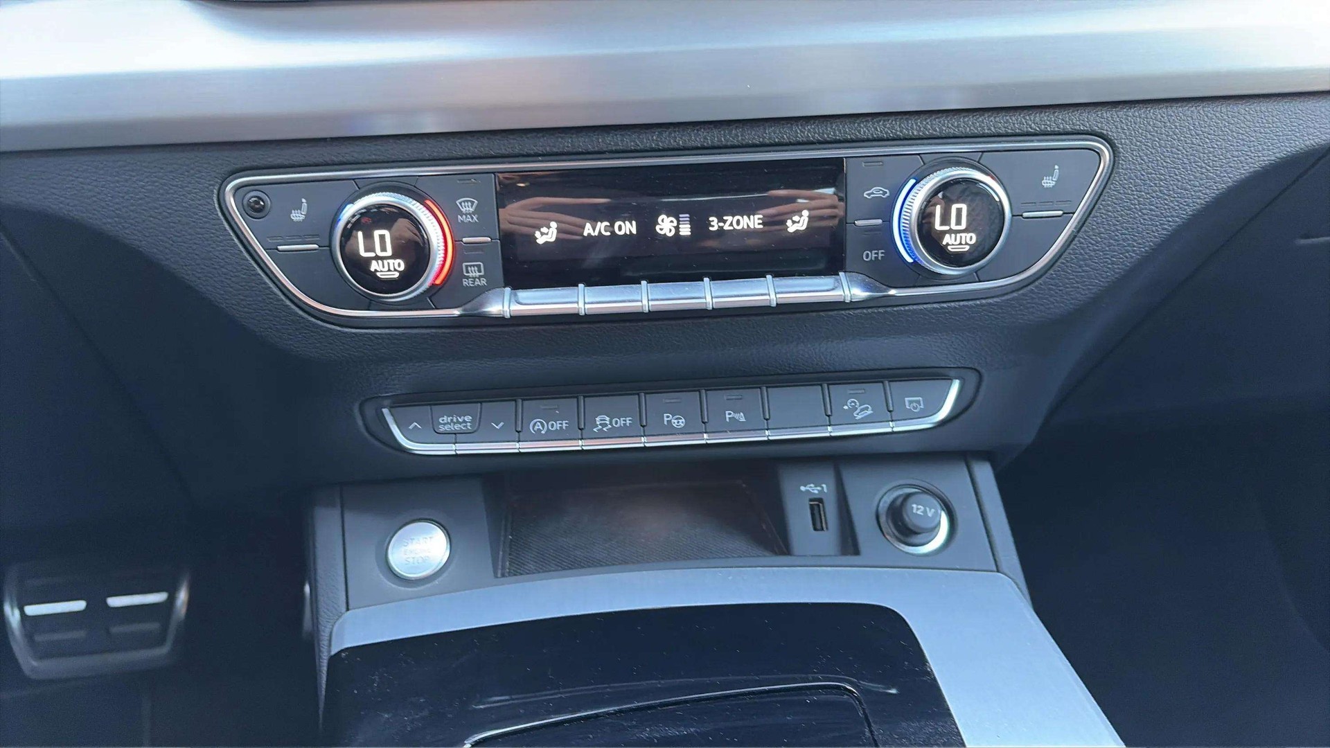 AUDI Q5 40 TDI Black Edition quattro S-tronic S line mit Werksgarantie & AHK + B&O Soundsystem-image-21